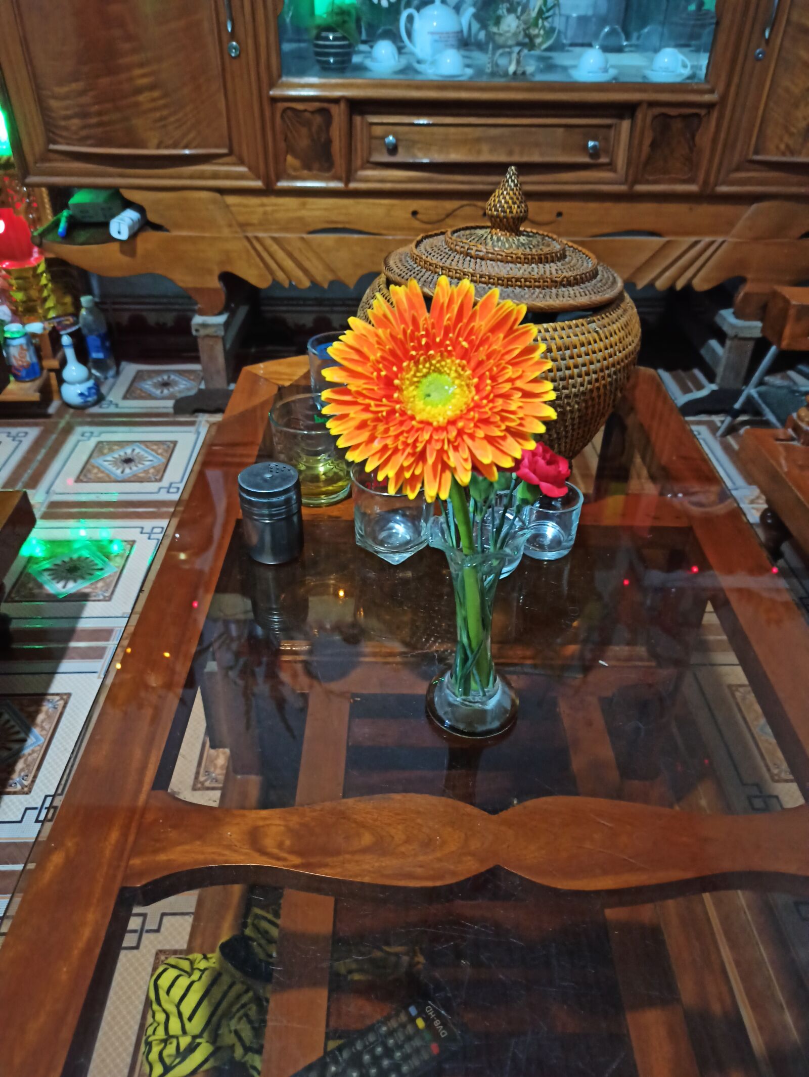 Xiaomi Redmi Note 8 Pro sample photo. Gerbera, new year's day photography