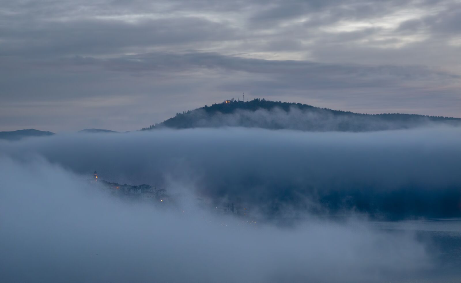 Tamron SP 24-70mm F2.8 Di VC USD sample photo. Morning, fog, lake photography