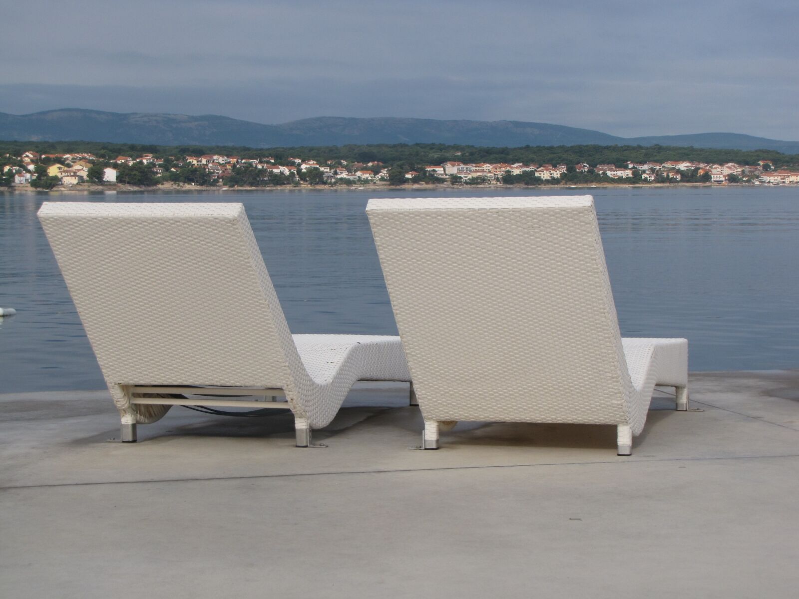 Canon PowerShot SX10 IS sample photo. Deckchair, beach, sea photography
