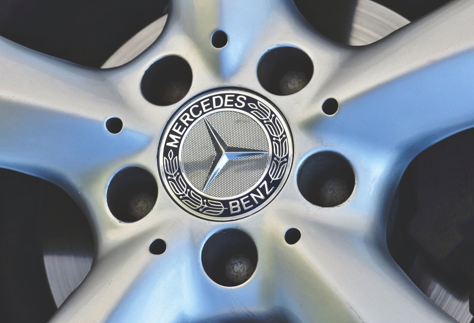 Nikon D7200 sample photo. Aluminium rim, mercedes star photography