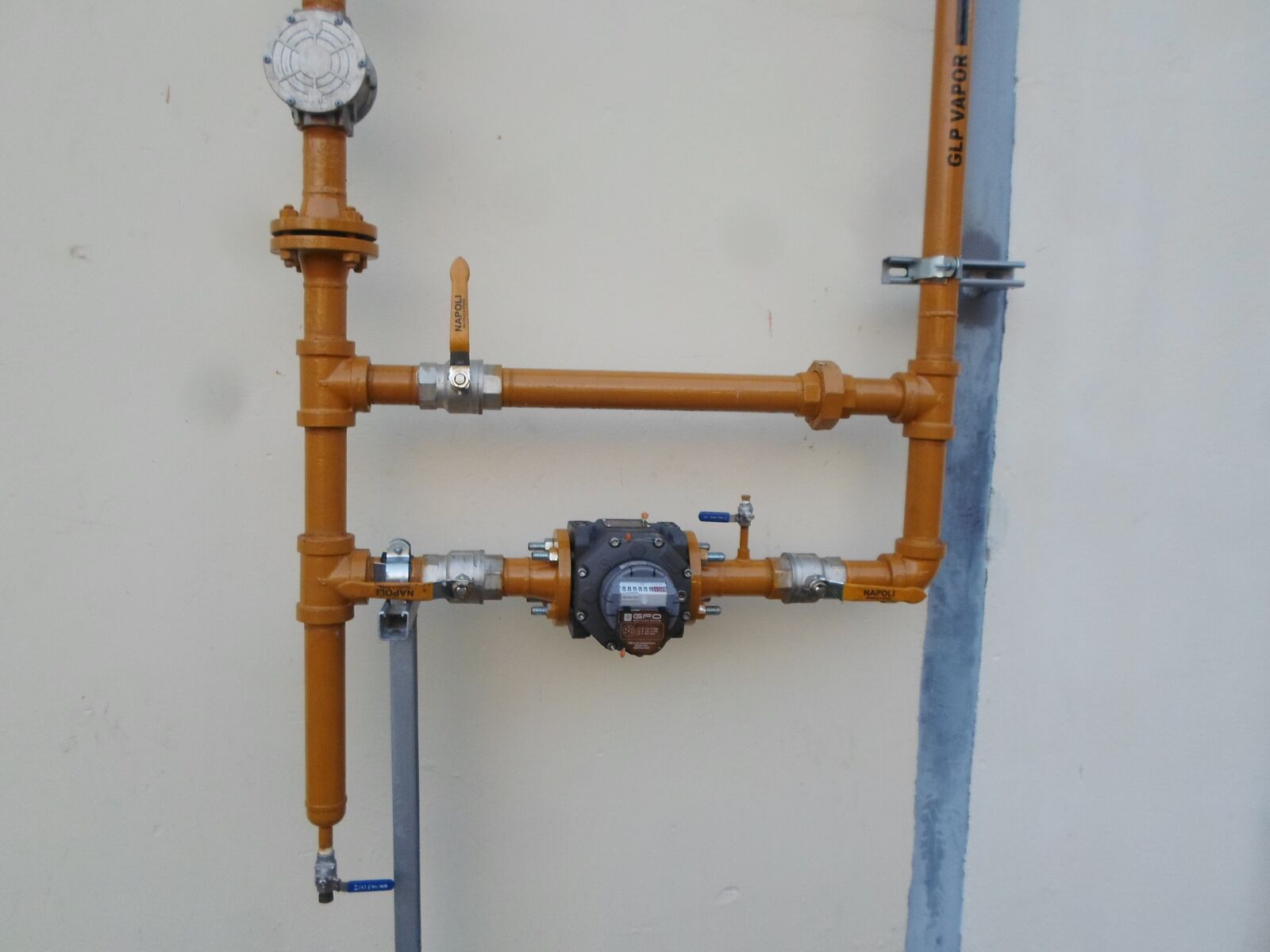 Samsung ST66 / ST68 sample photo. Gas, valve, team photography