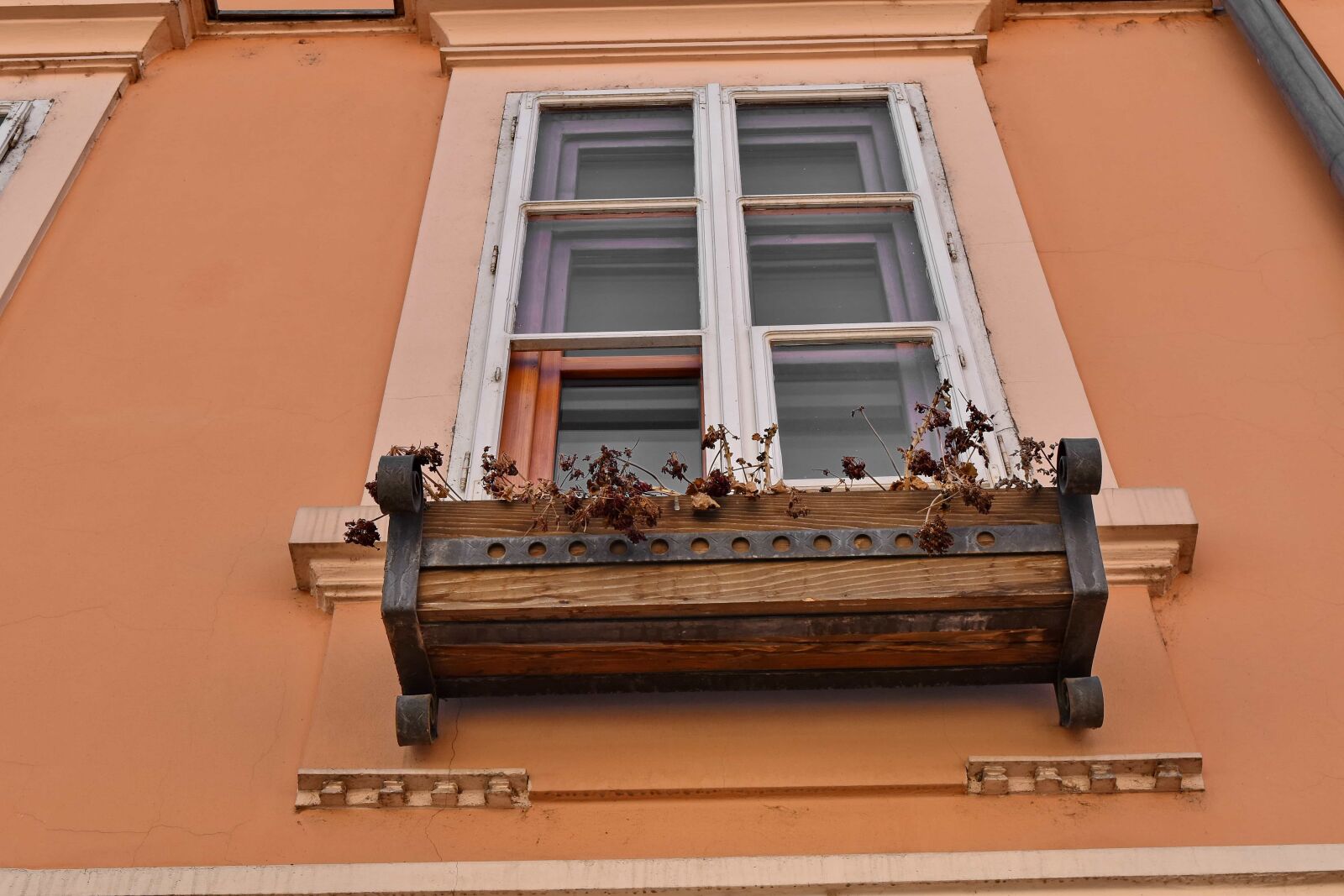 Nikon D5500 sample photo. Windows, house, home, wood photography