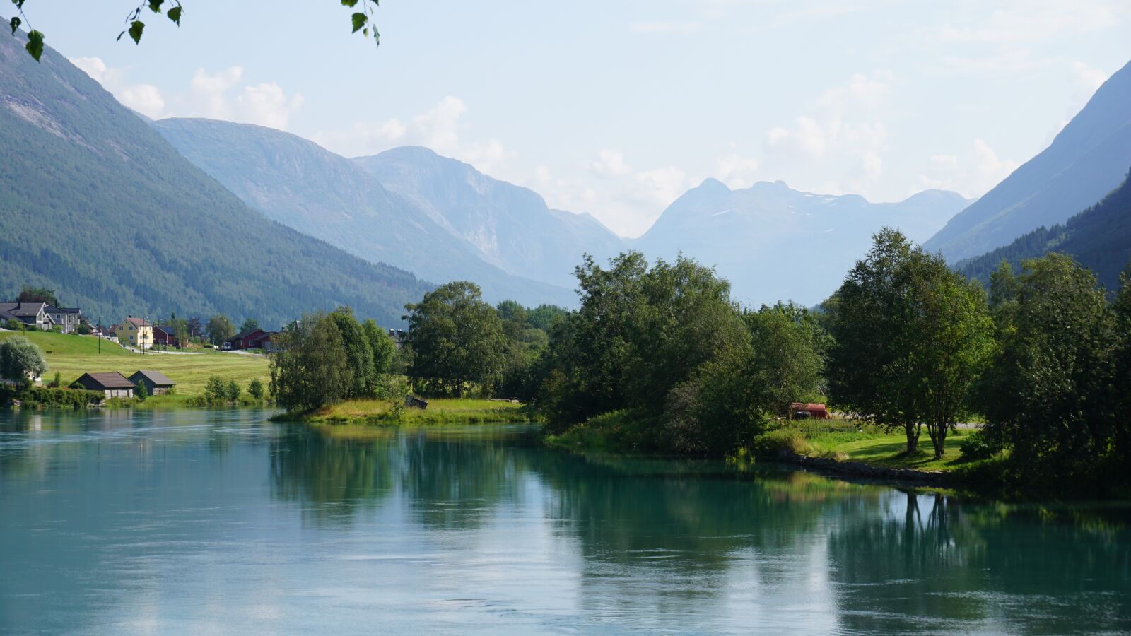 Sony E 16-50mm F3.5-5.6 PZ OSS sample photo. Nature, landscape, lake photography