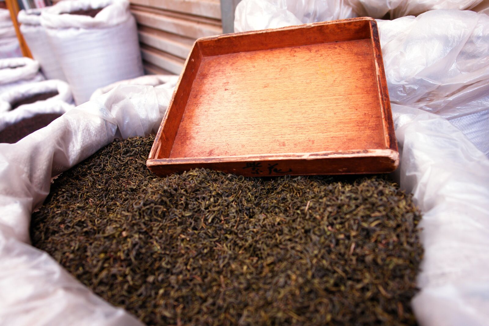 Sony DSC-R1 sample photo. Green tea, loose tea photography