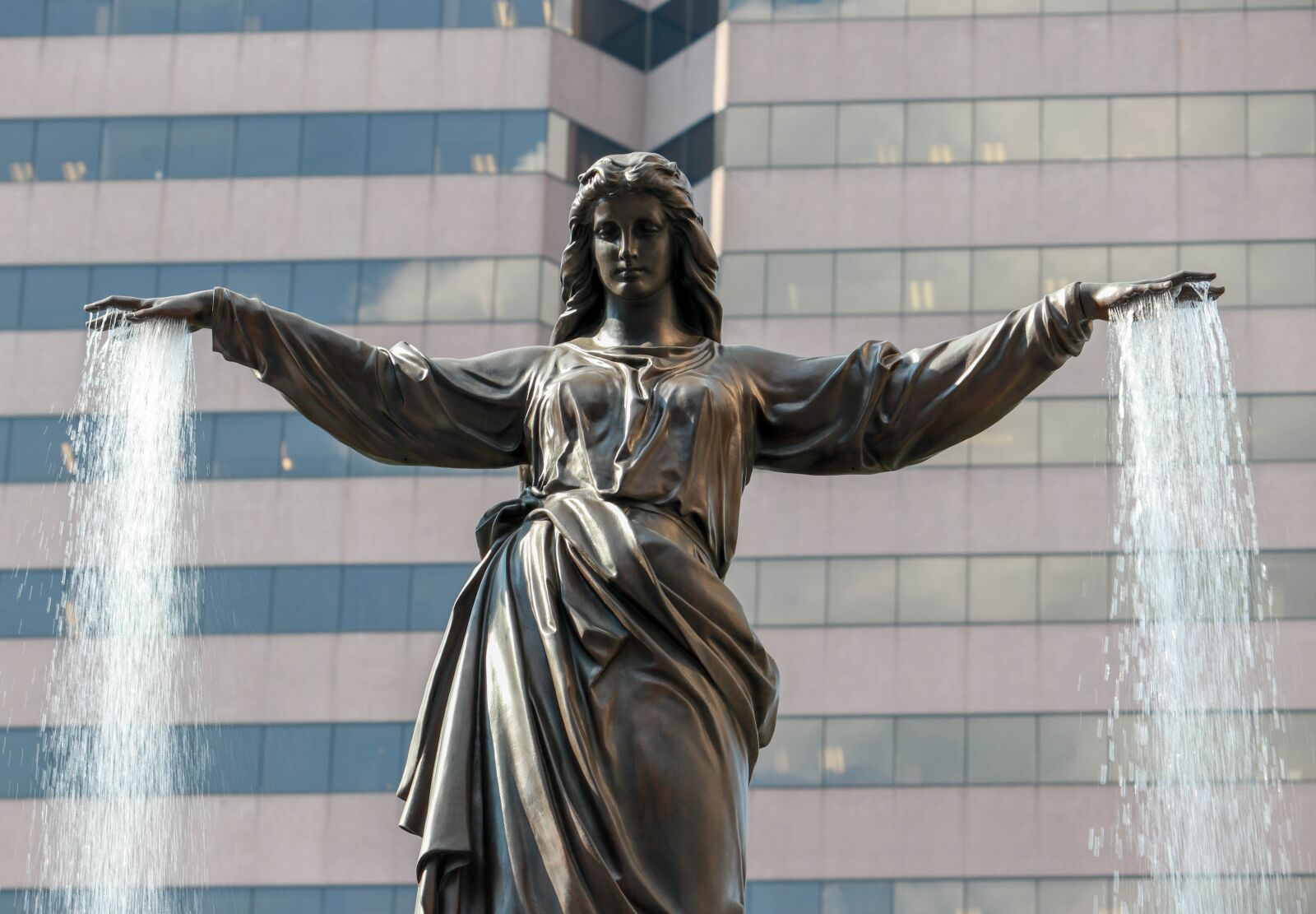 Canon EF-S 55-250mm F4-5.6 IS STM sample photo. Fountain, square, building photography
