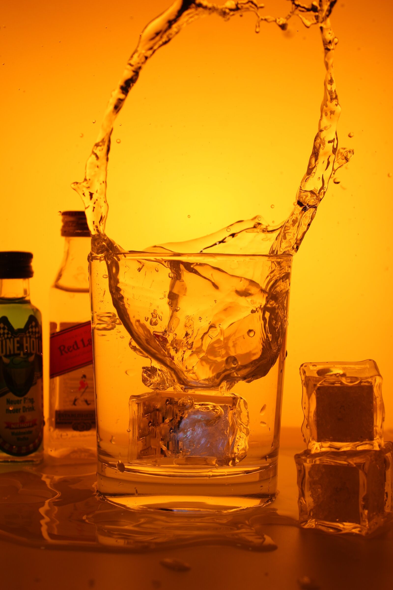 Canon EF-S 18-55mm F3.5-5.6 IS sample photo. Water, inject, drip photography