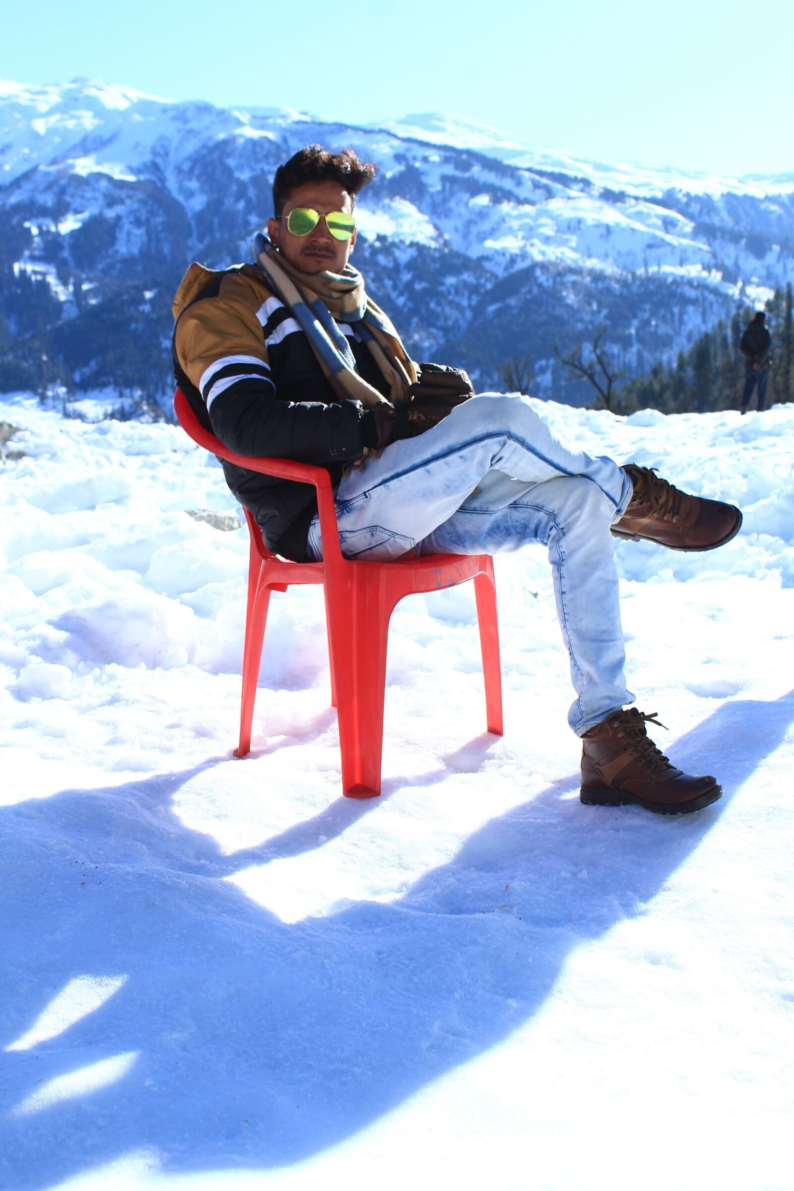 Canon EOS 1300D (EOS Rebel T6 / EOS Kiss X80) sample photo. Snowfall, man, boy photography