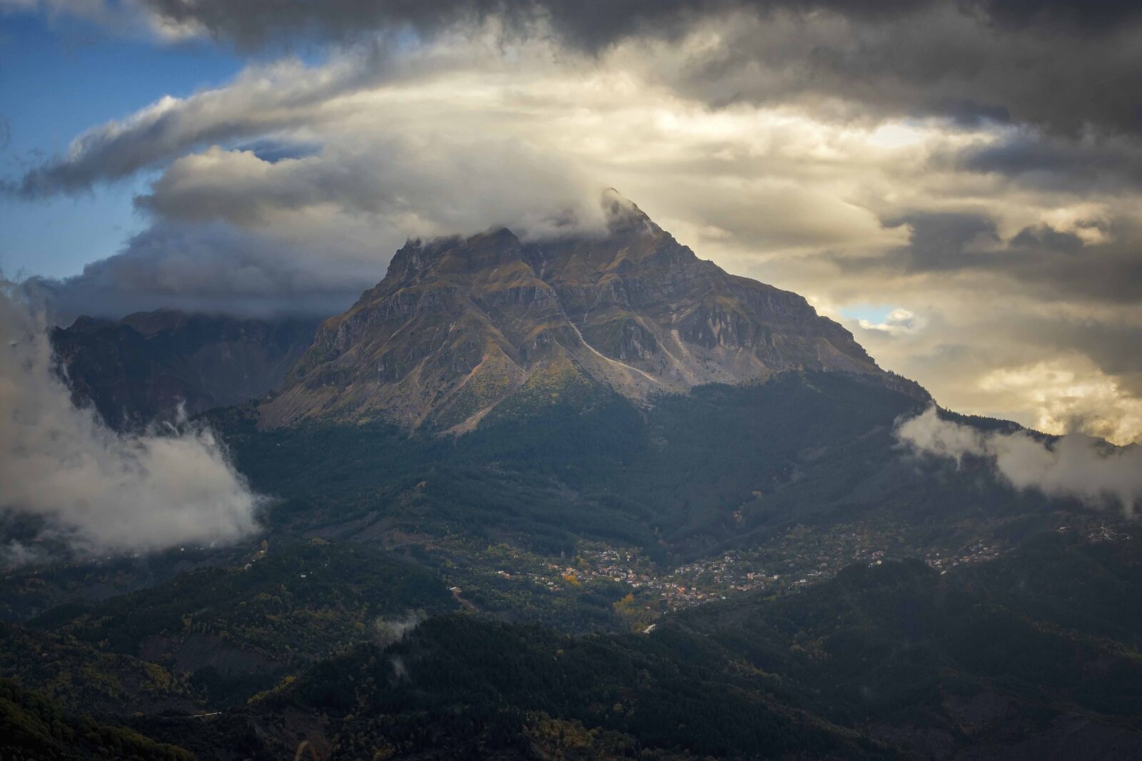Nikon D7200 sample photo. Mountain, clouds, outdoors photography