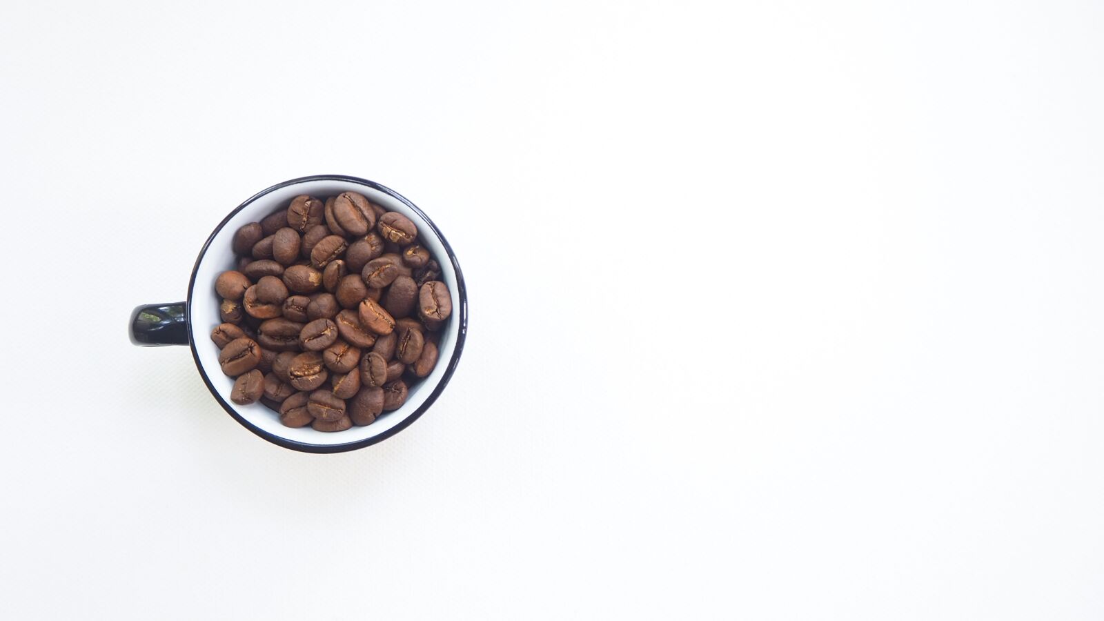 Olympus OM-D E-M10 III sample photo. Coffee beans, coffee cup photography