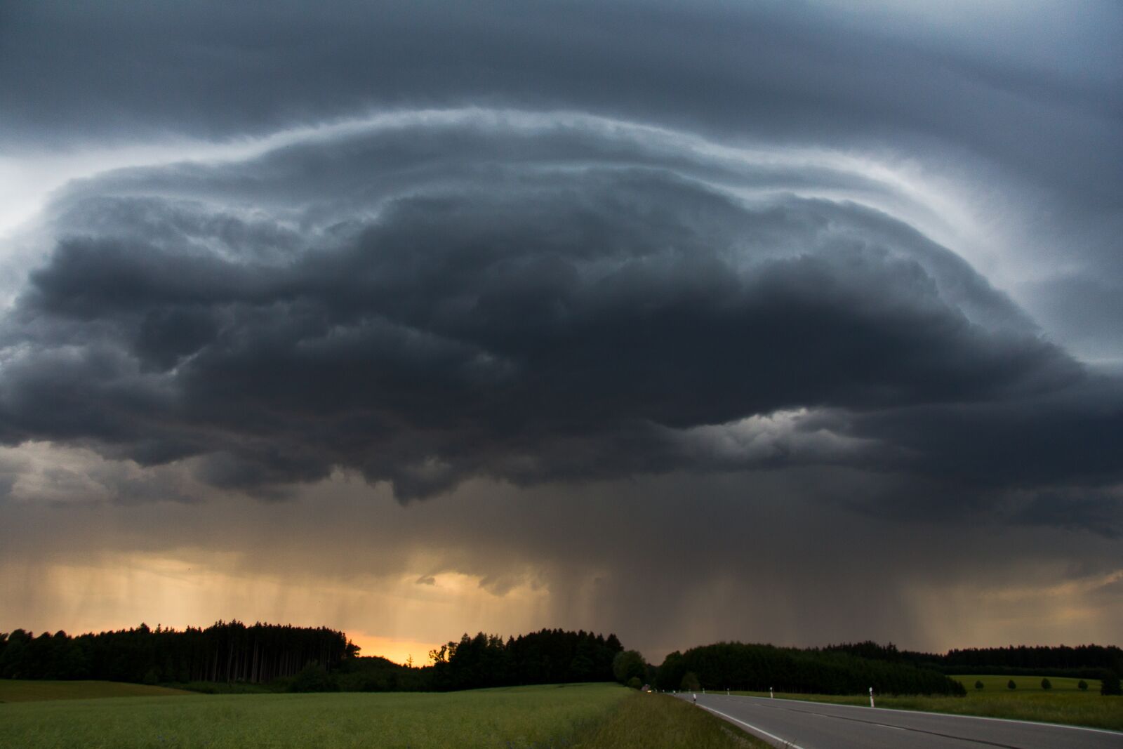 Canon EF-S 17-85mm F4-5.6 IS USM sample photo. Storm, thunderstorm, forward photography