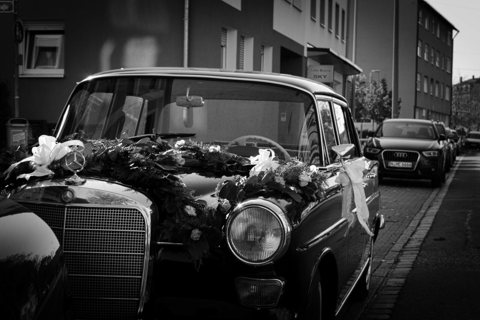 Canon EOS 1200D (EOS Rebel T5 / EOS Kiss X70 / EOS Hi) sample photo. Black and white, auto photography