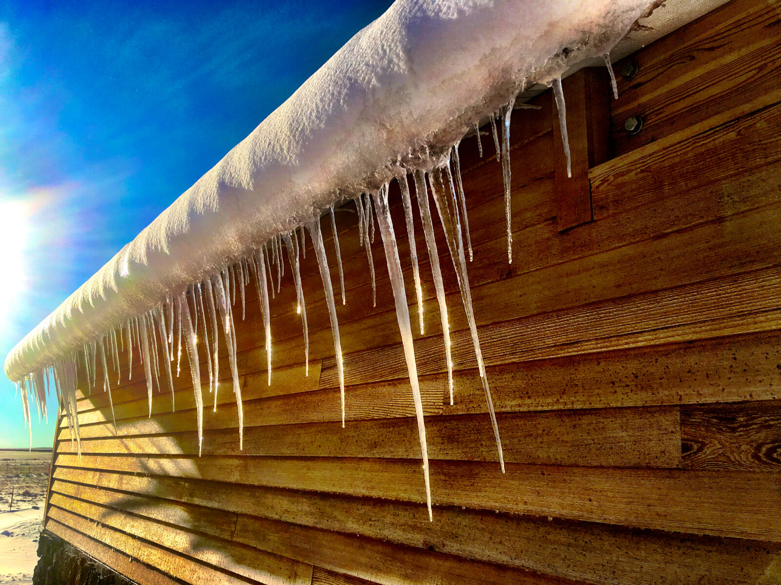iPhone 6s Plus back camera 4.15mm f/2.2 sample photo. Cabin, frozen, icicles, nature photography