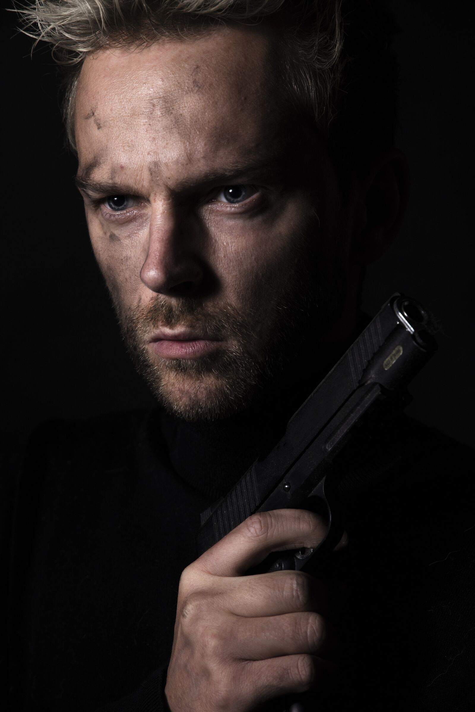 Canon EF 24-105mm F3.5-5.6 IS STM sample photo. Man, gun, soldier photography