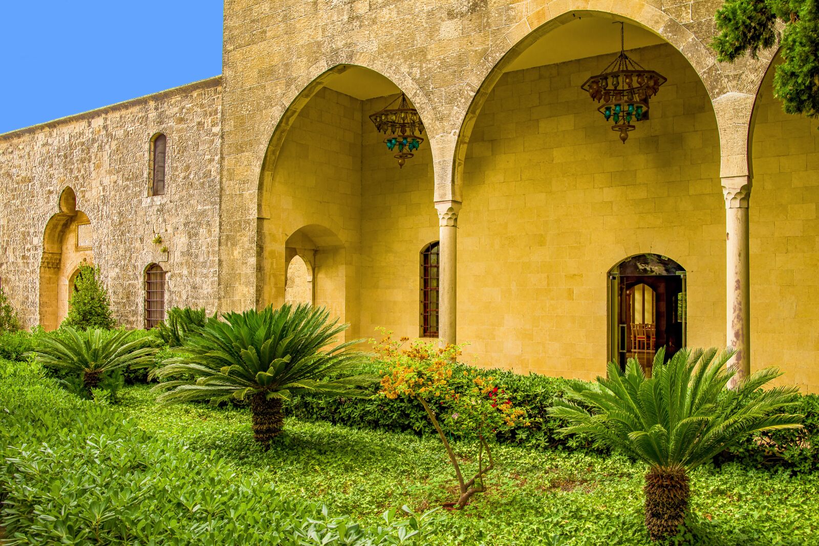 Pentax K-1 Mark II sample photo. Palace, oriental, arcades photography