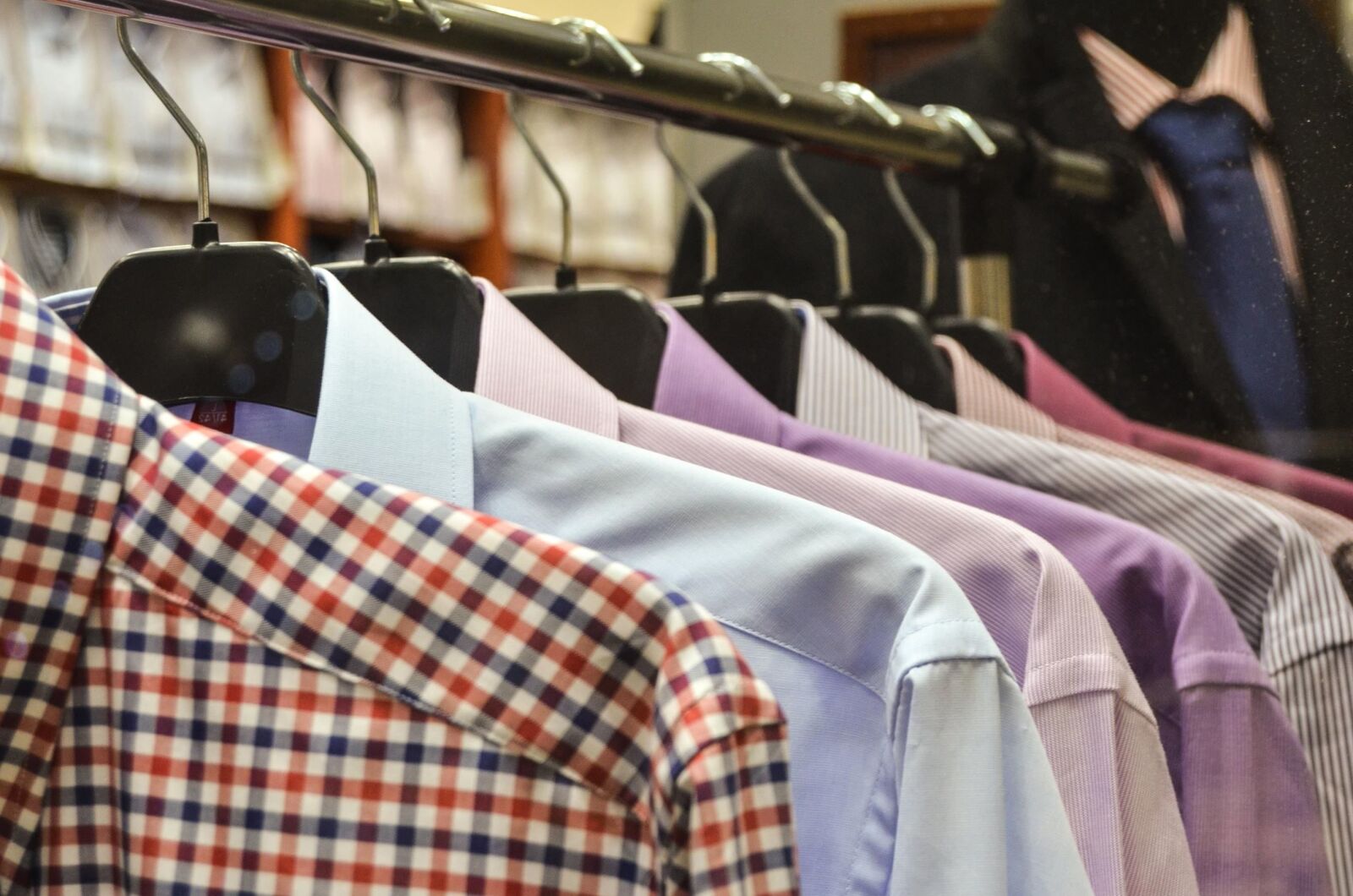 Nikon D5100 sample photo. Shirt, pink, blue, shop photography