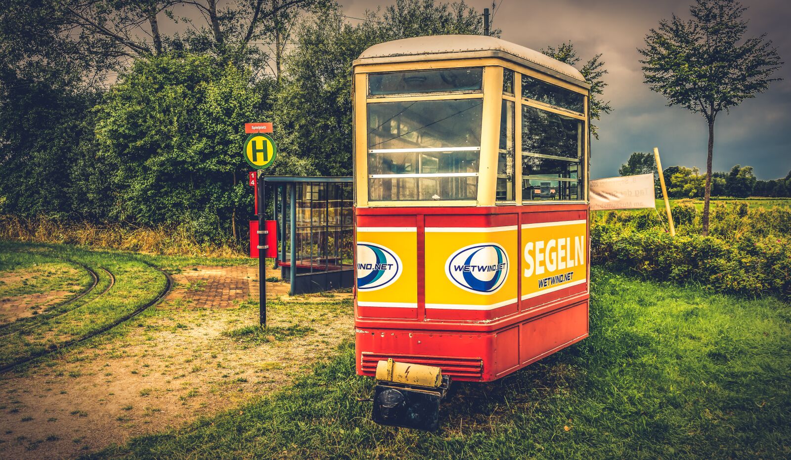 Sony a7 II + Sony FE 28-70mm F3.5-5.6 OSS sample photo. Tram, stop, transport photography