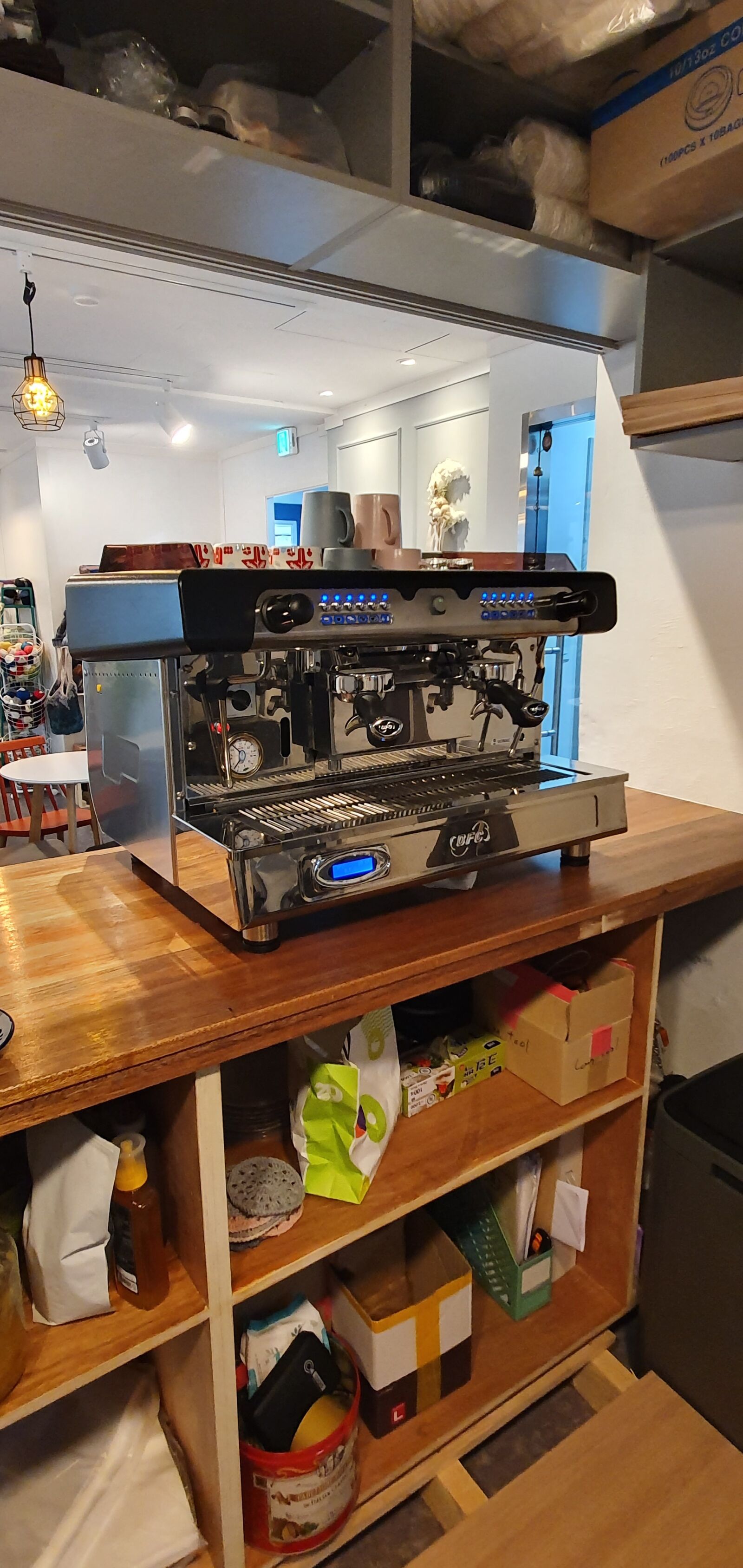 Samsung Galaxy S10 sample photo. Espresso machine, cafe, bar photography