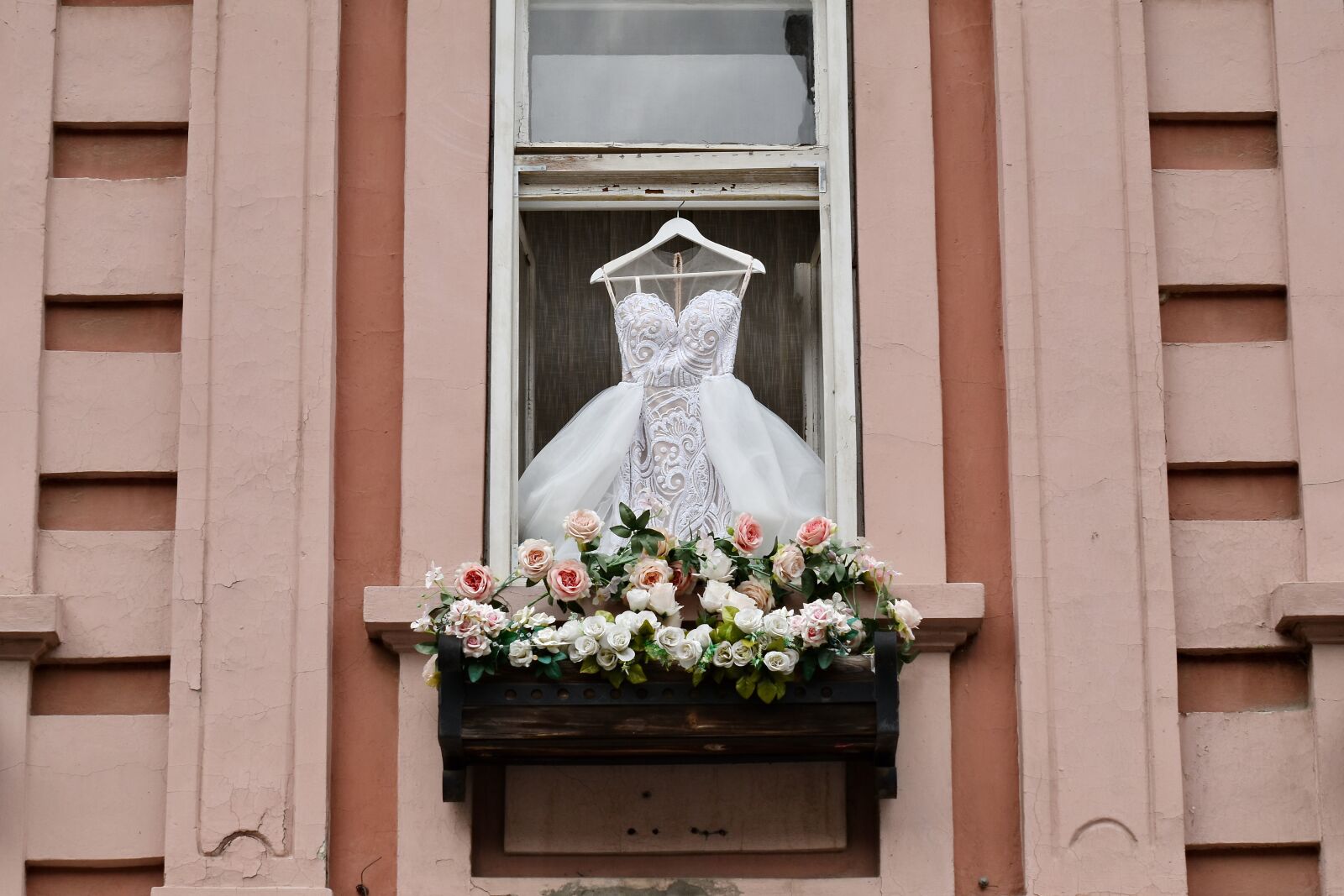 Nikon D5500 sample photo. Dress, romantic, wedding, window photography