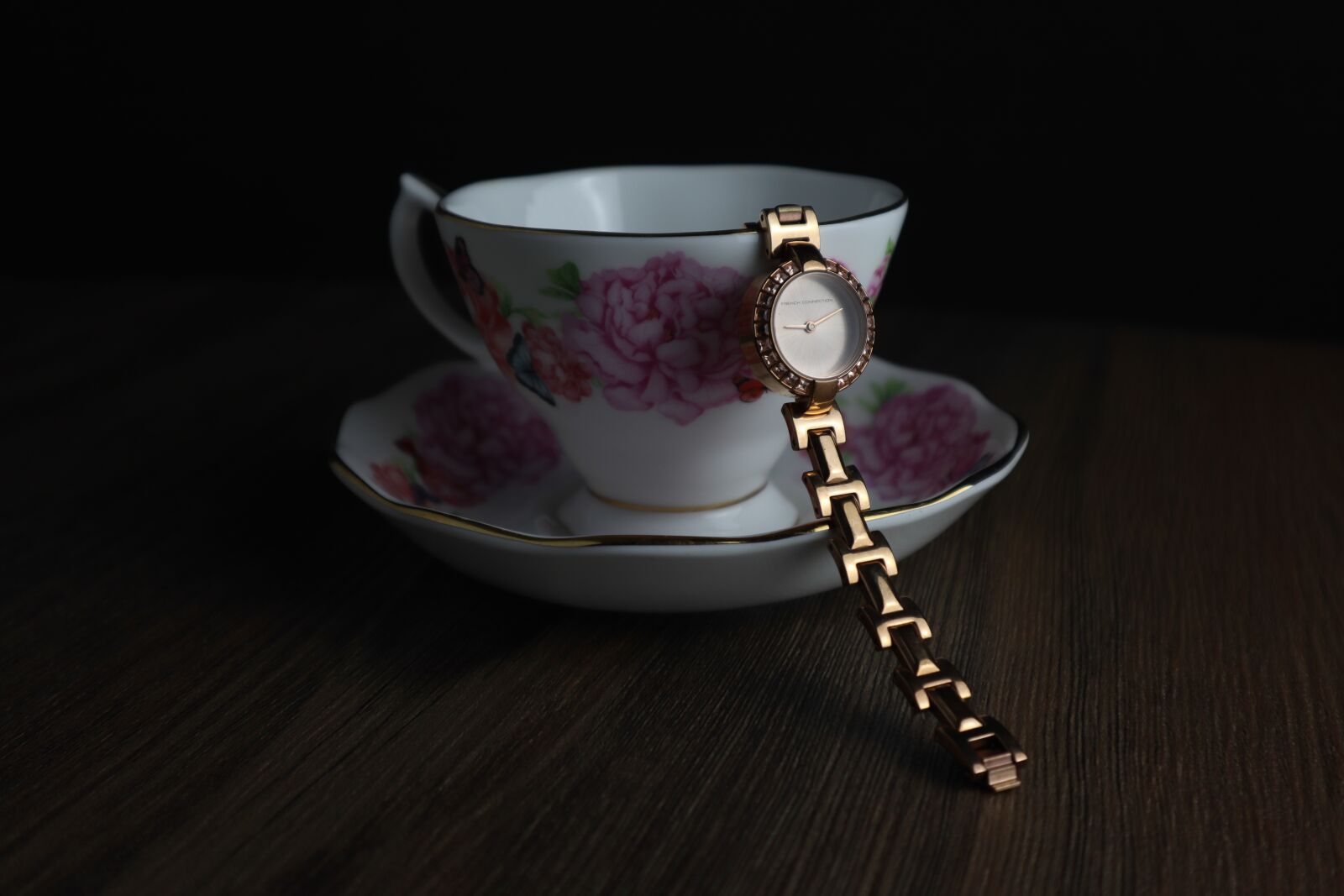 Canon EOS M50 (EOS Kiss M) sample photo. Watch, teacup, dark photography