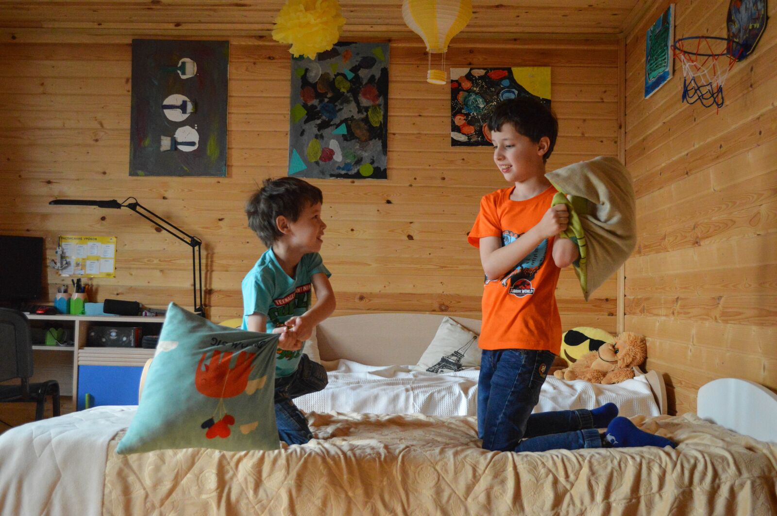 Nikon D3200 sample photo. Kids, games, pillow fight photography