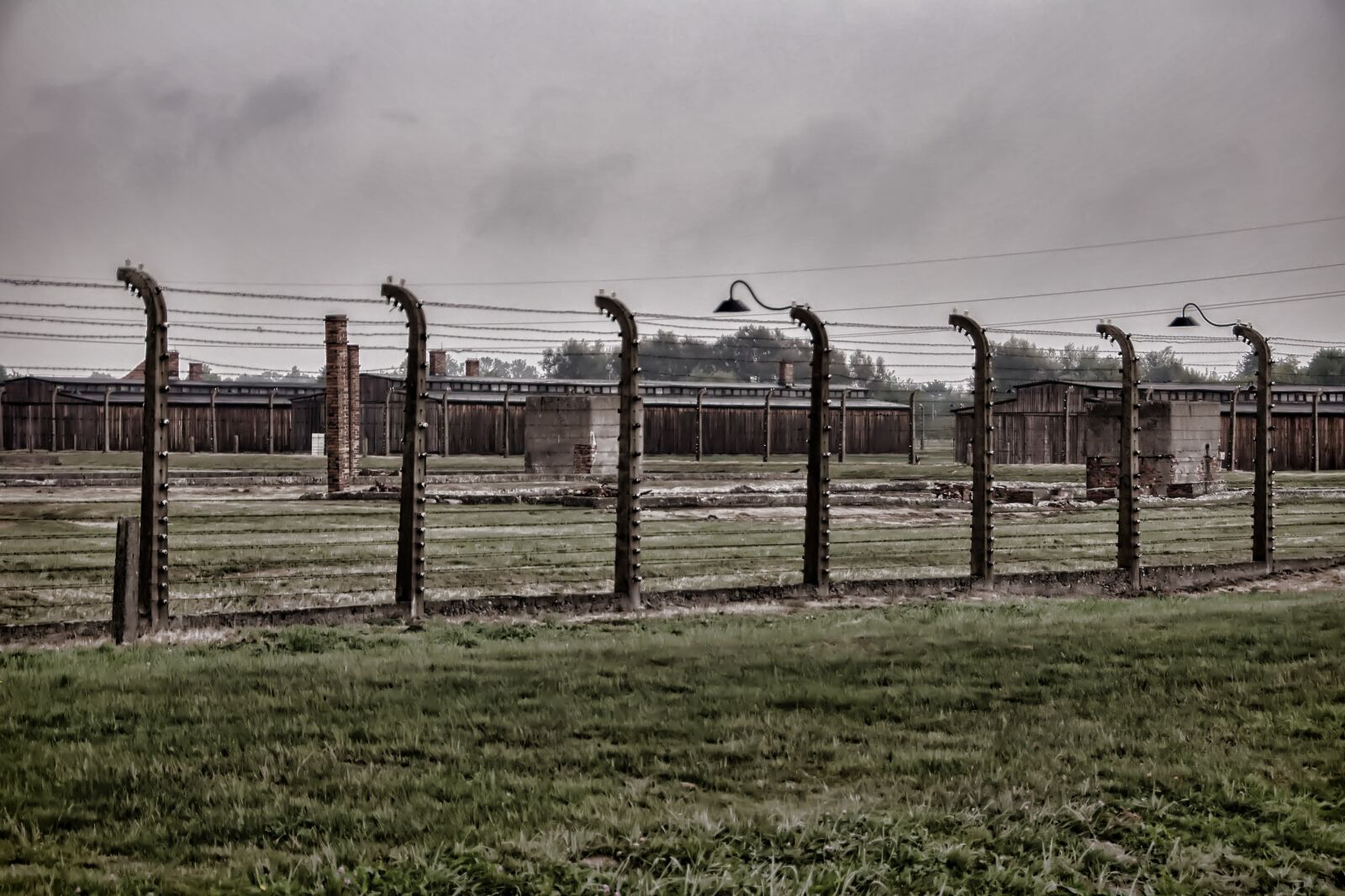 Canon EOS 600D (Rebel EOS T3i / EOS Kiss X5) sample photo. Auschwitz 2, brezinka, auschwitz photography