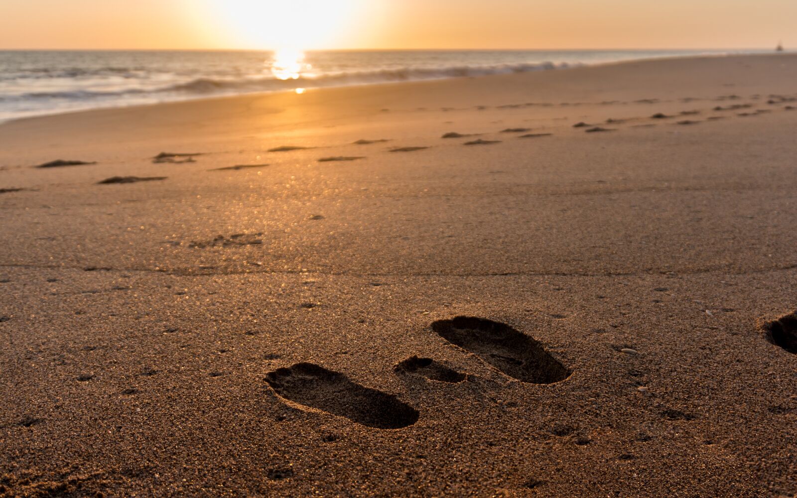 Sony E 16-50mm F3.5-5.6 PZ OSS sample photo. Sunset, sun, orange photography