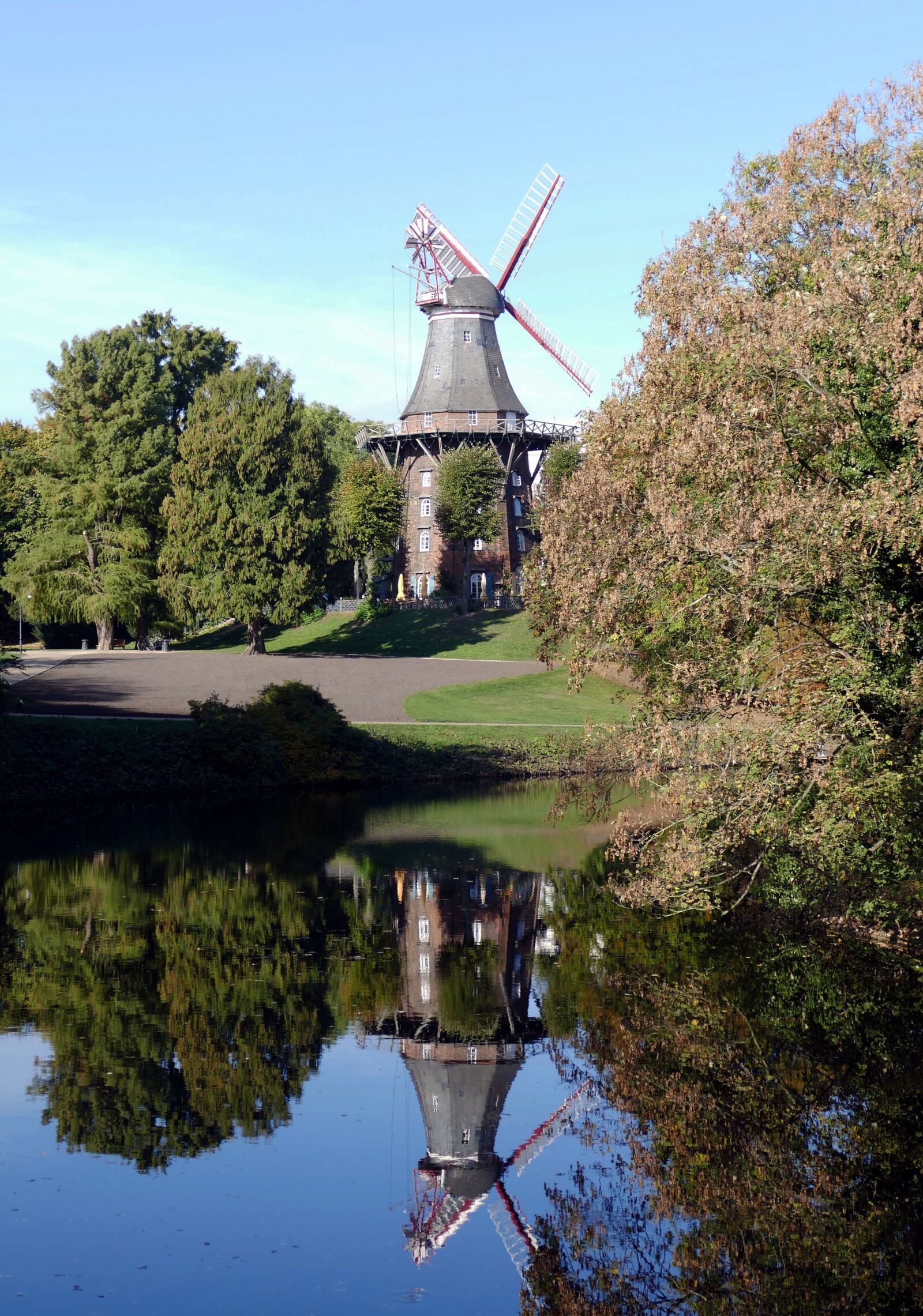 Panasonic Lumix DMC-FZ1000 sample photo. Bremen, windmill, wall windmill photography