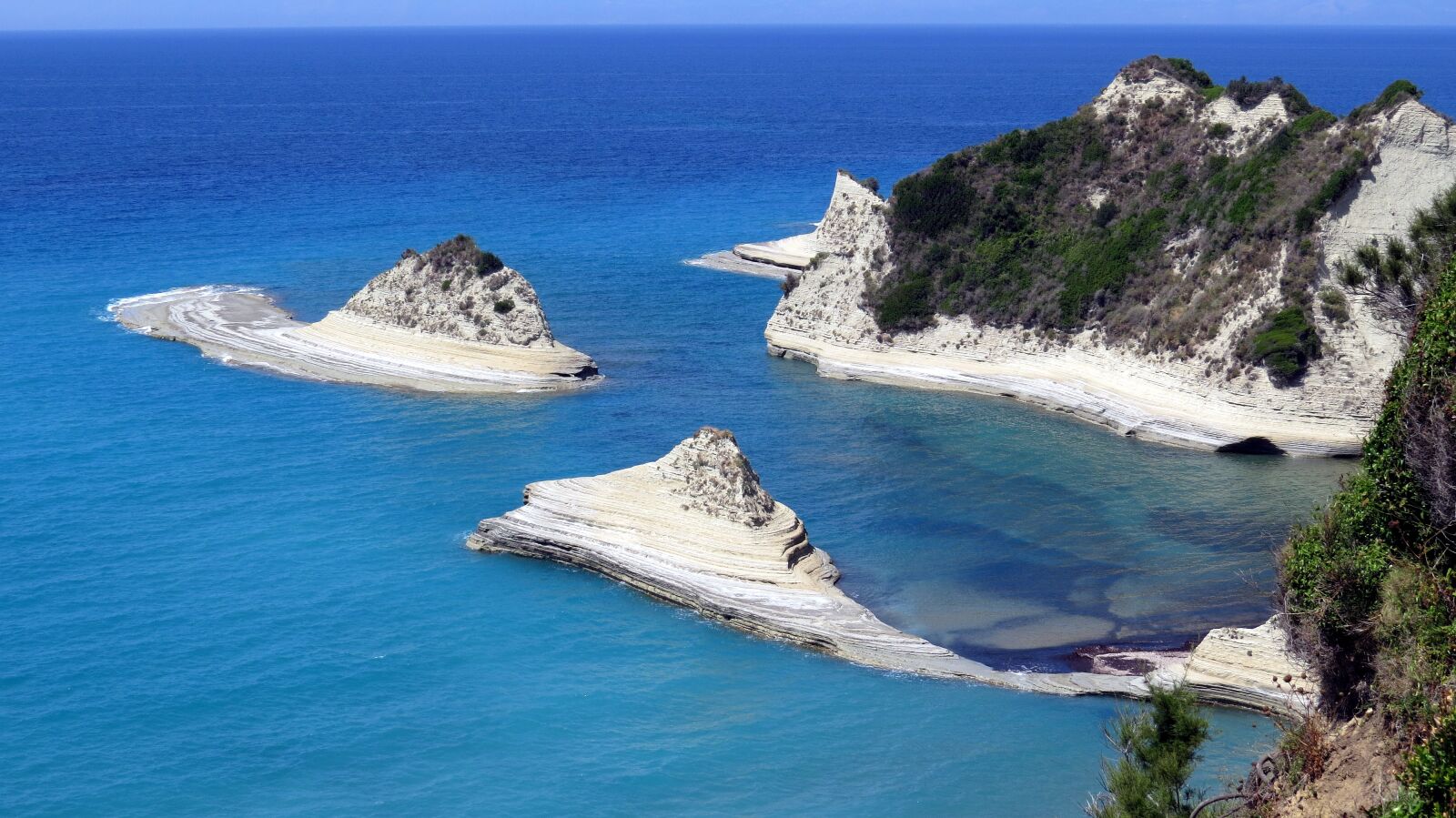 Canon PowerShot SX50 HS sample photo. Cove, beach, rock photography