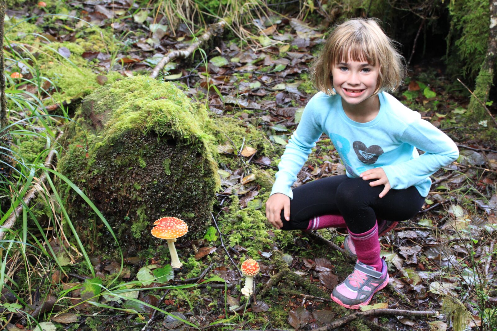Canon EOS 500D (EOS Rebel T1i / EOS Kiss X3) sample photo. Mushroom, child, forest photography