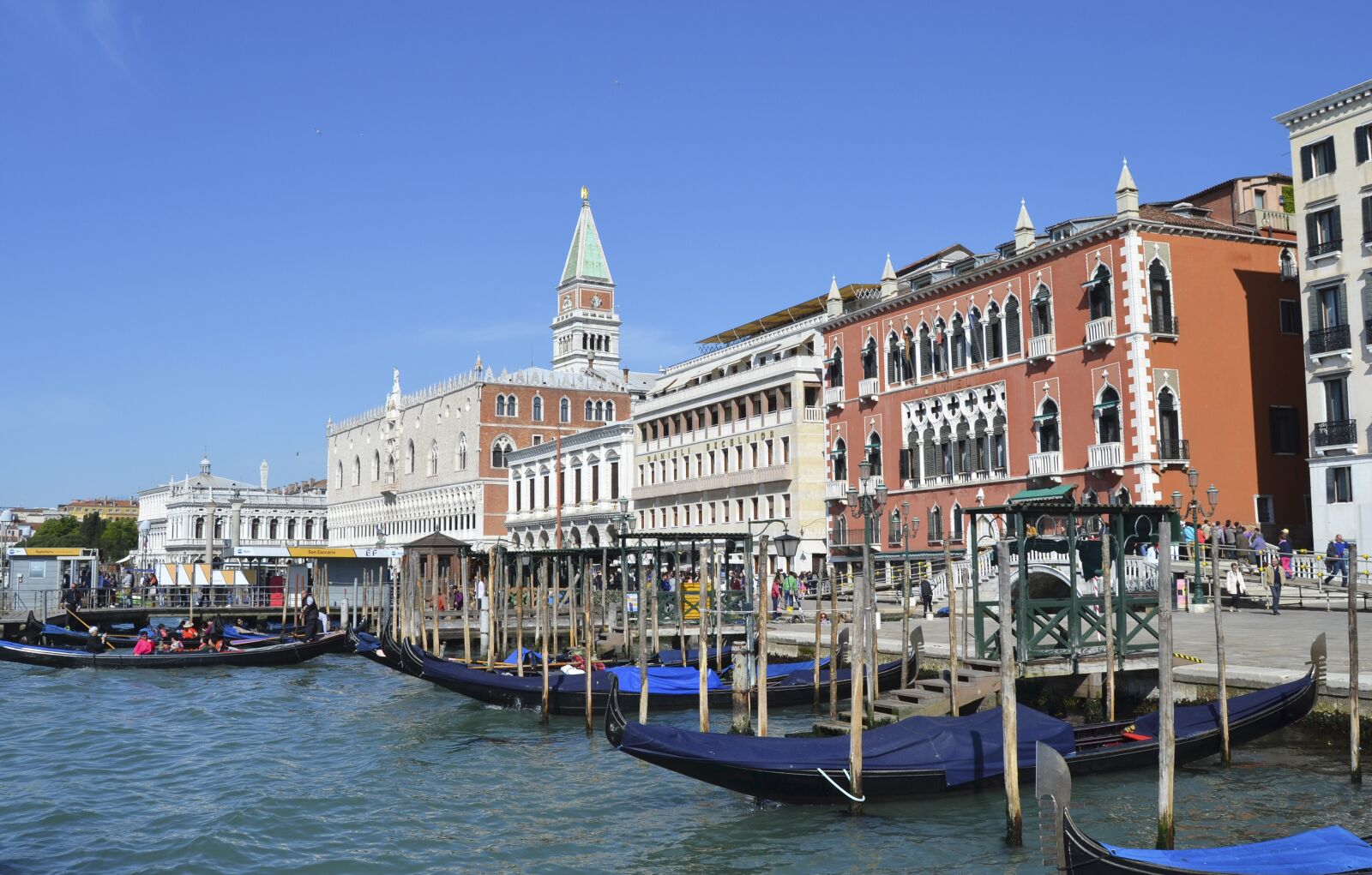 Nikon D3100 sample photo. Venice, italy, channels photography