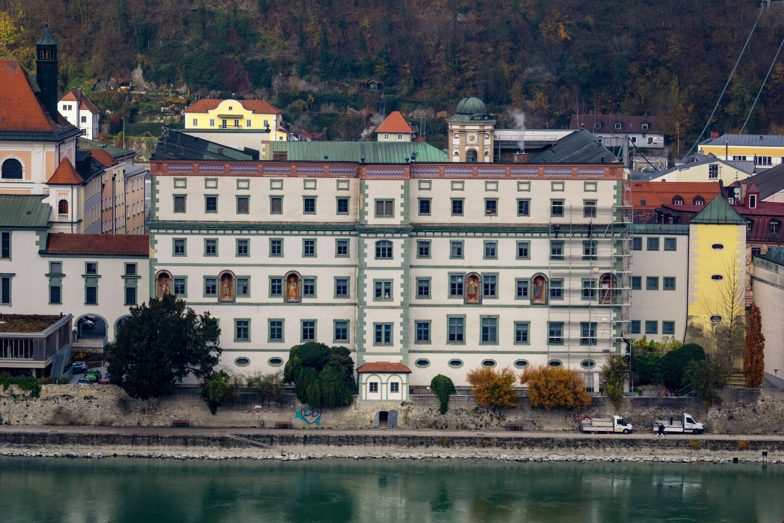 Sony a6000 + Sony FE 70-200mm F4 G OSS sample photo. Passau, historic center, niederbayern photography