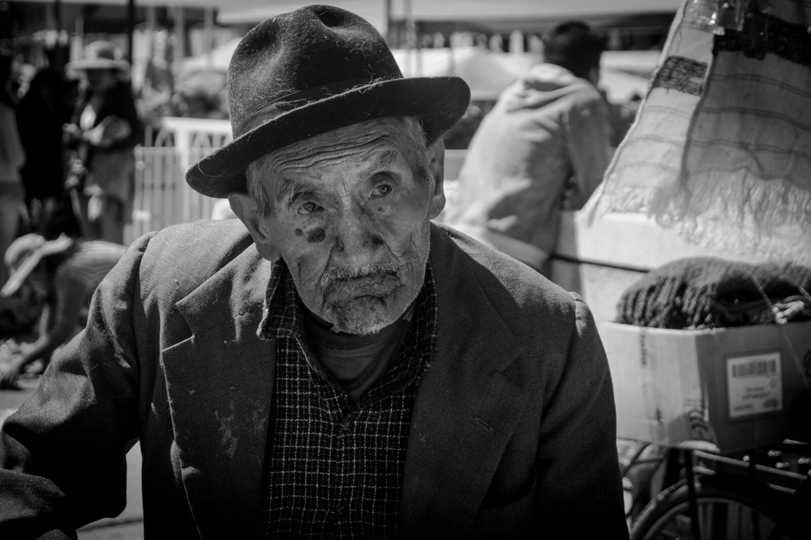 Sony DT 18-55mm F3.5-5.6 SAM II sample photo. Old age, blancoynegro, portrait photography