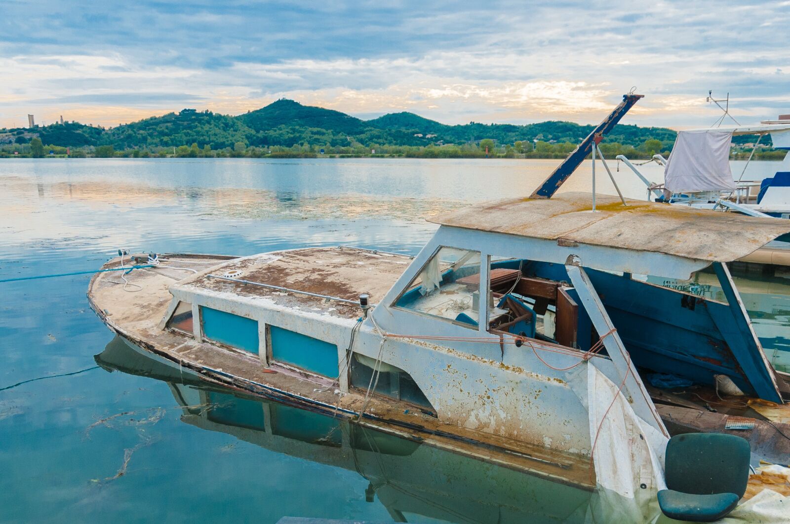 Nikon D300S sample photo. Wreck, boat, stranding photography