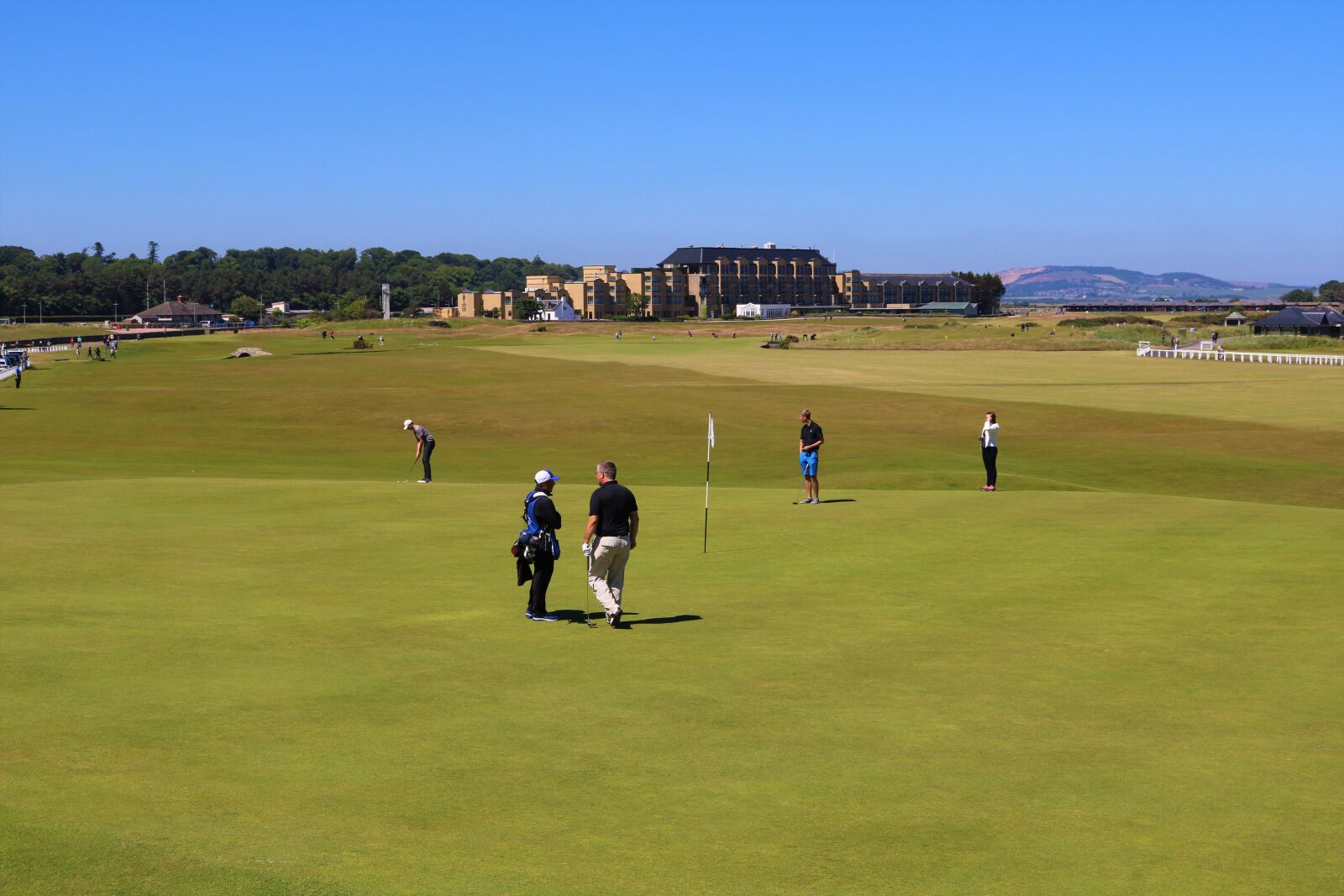 Canon EOS 750D (EOS Rebel T6i / EOS Kiss X8i) sample photo. Golf, old course, st photography