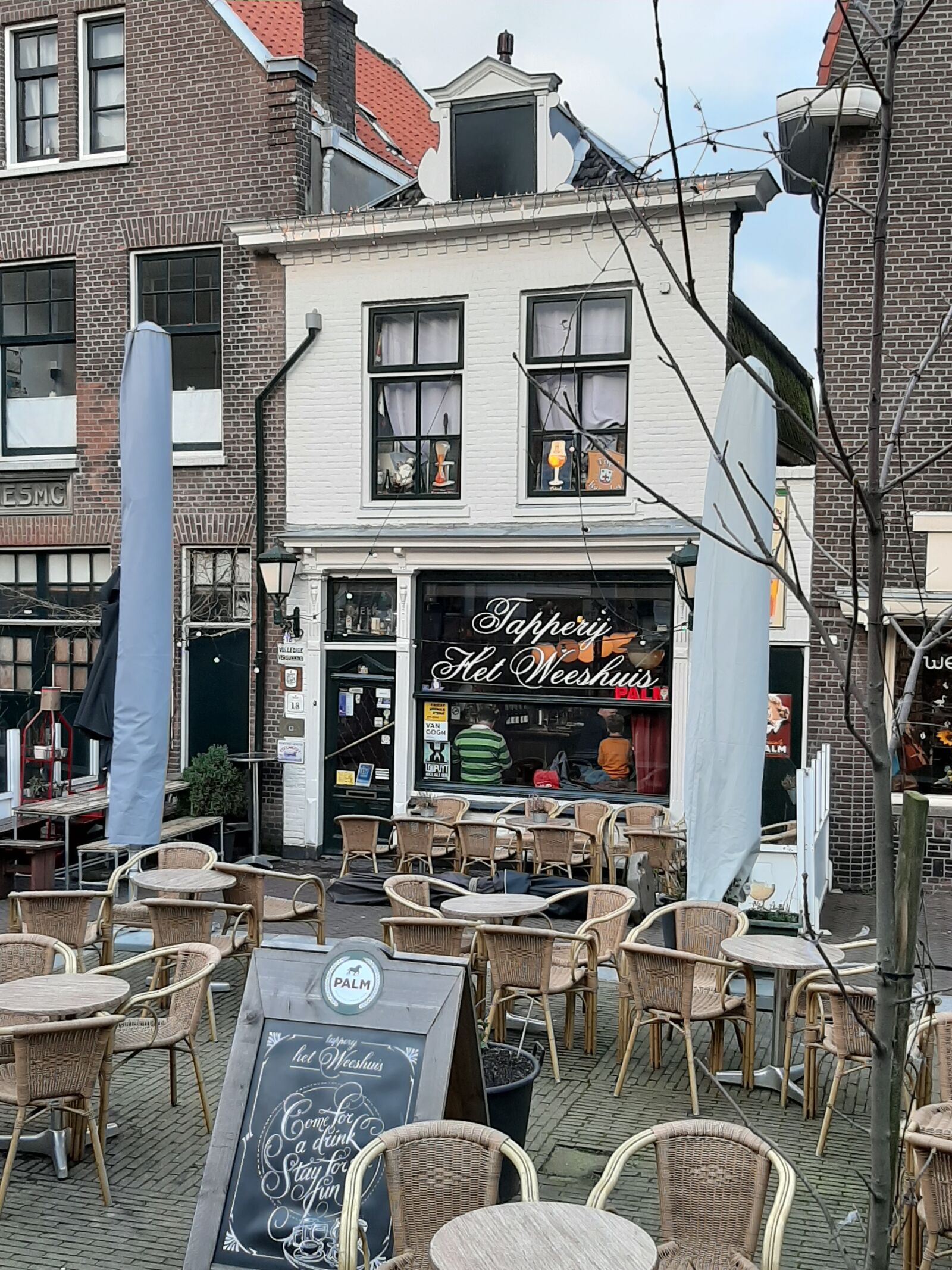 Samsung Galaxy A50 sample photo. Old city, bar, empty photography