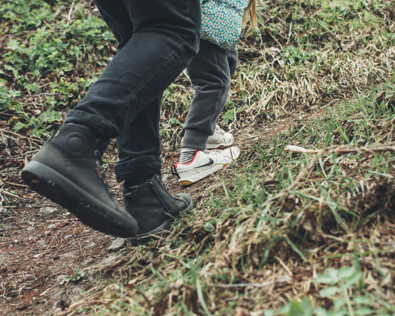 Nikon D5200 sample photo. Legs, shoes, sneakers photography