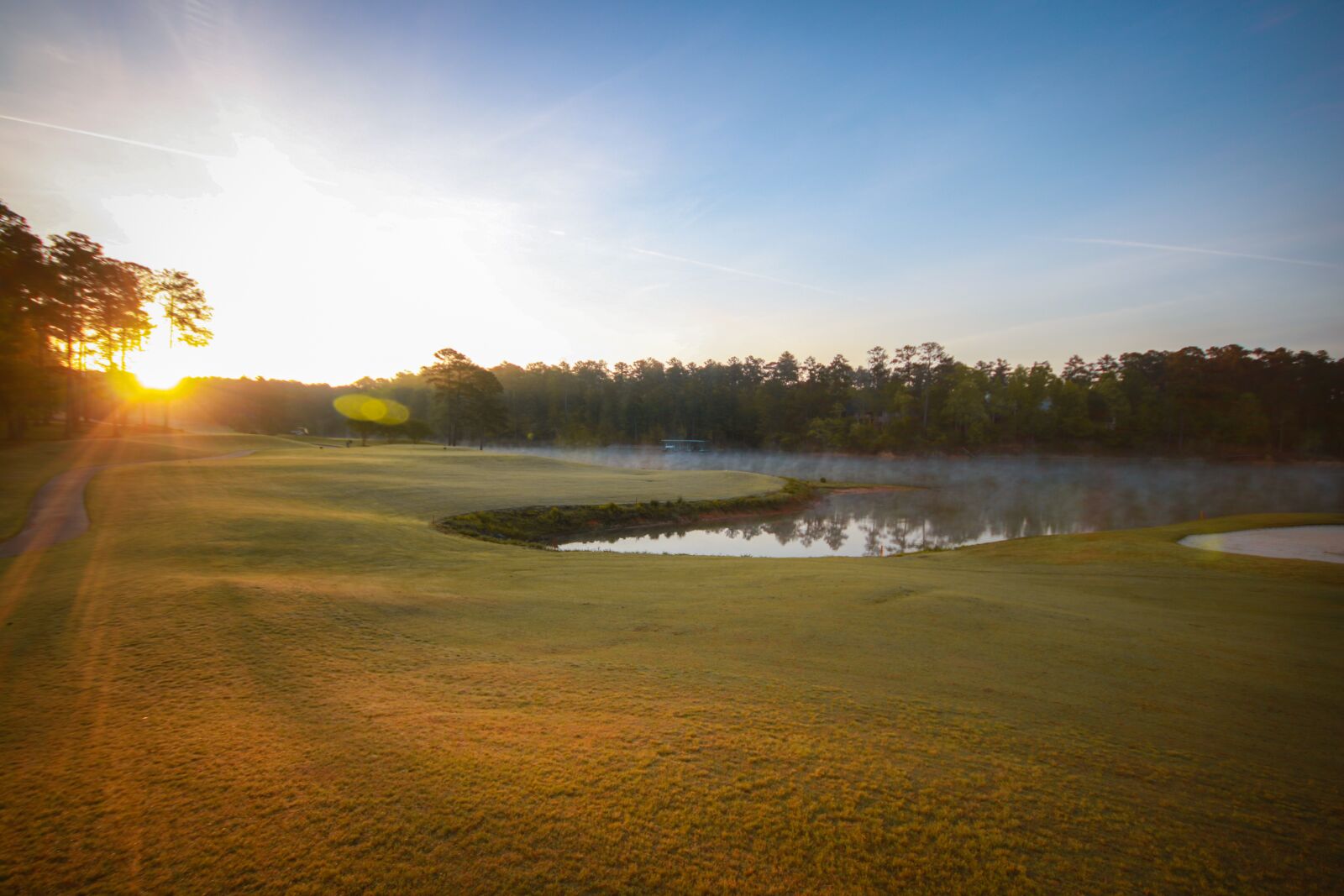 Canon EOS 750D (EOS Rebel T6i / EOS Kiss X8i) sample photo. Sunrise, golf course, lake photography