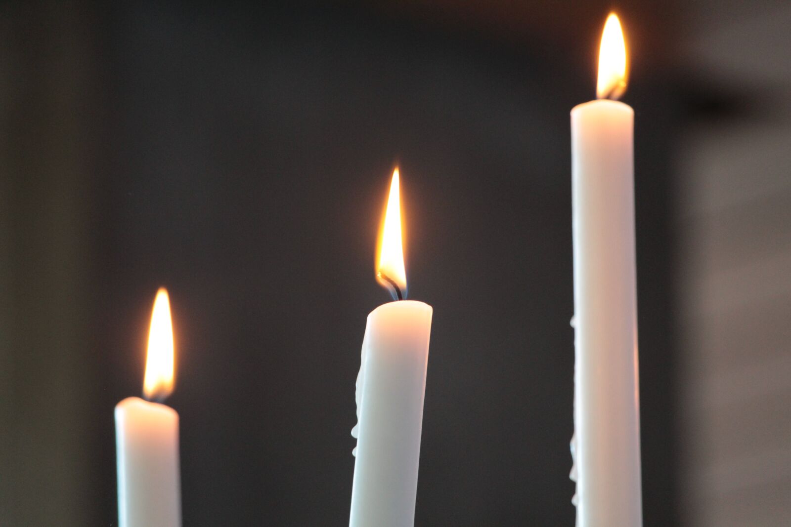 Canon EF-S 55-250mm F4-5.6 IS STM sample photo. Candles, candlelight, flame photography
