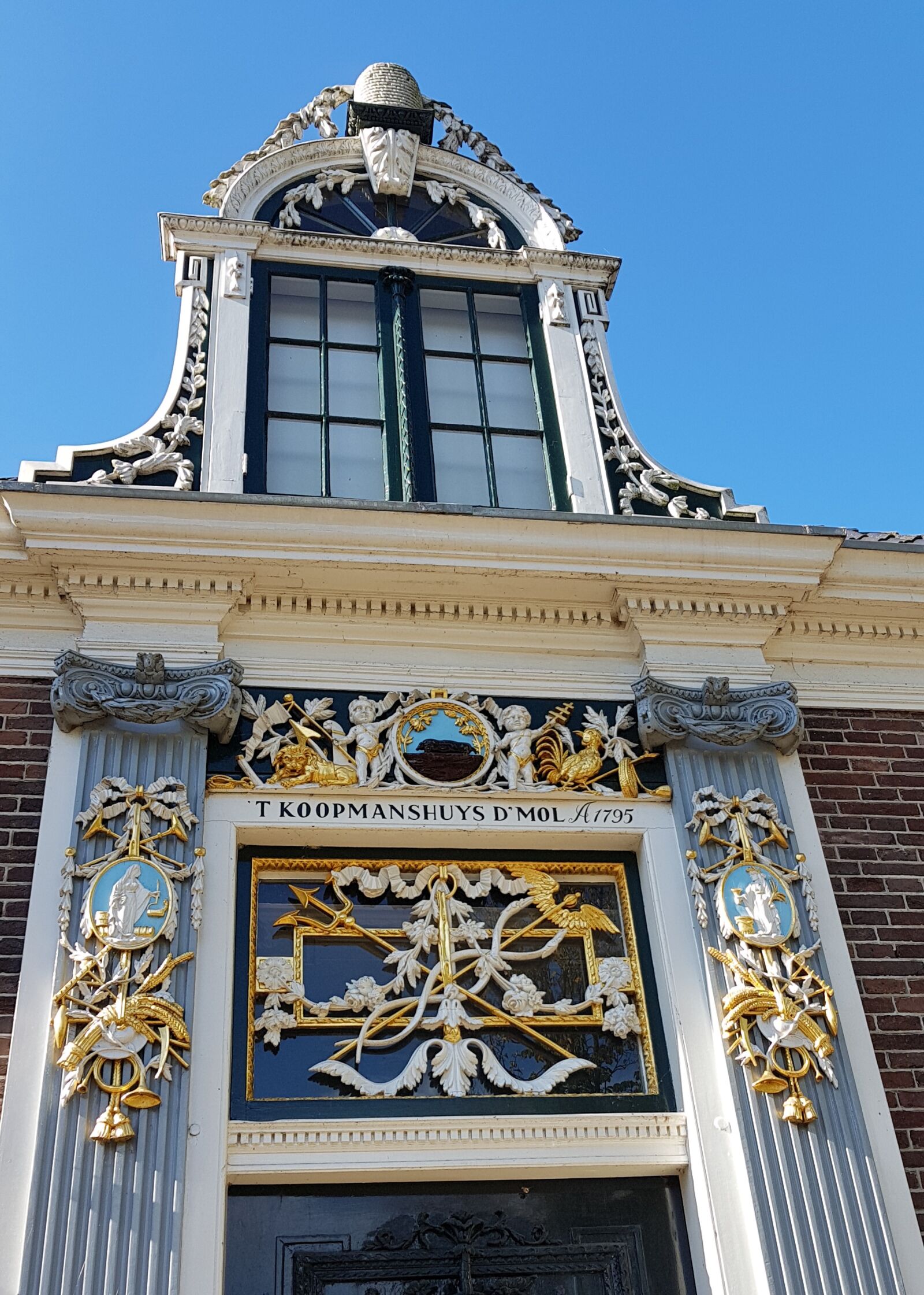 Samsung Galaxy S8 sample photo. Gevelversiering, architecture, building photography