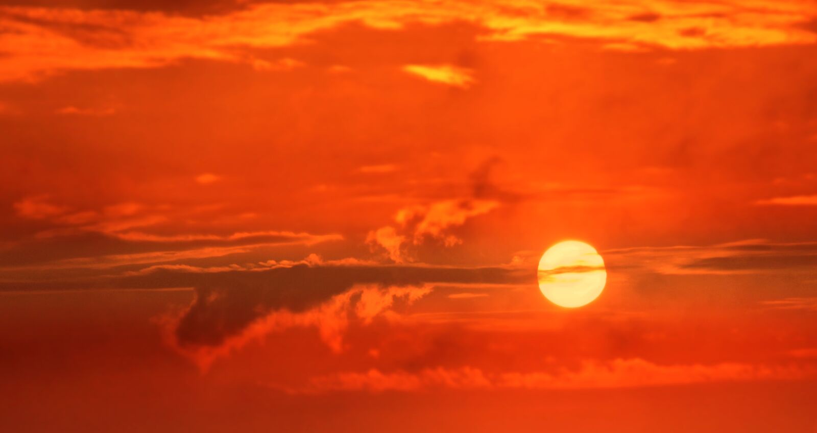 Canon EOS 100D (EOS Rebel SL1 / EOS Kiss X7) sample photo. Sunrise, sun, clouds photography