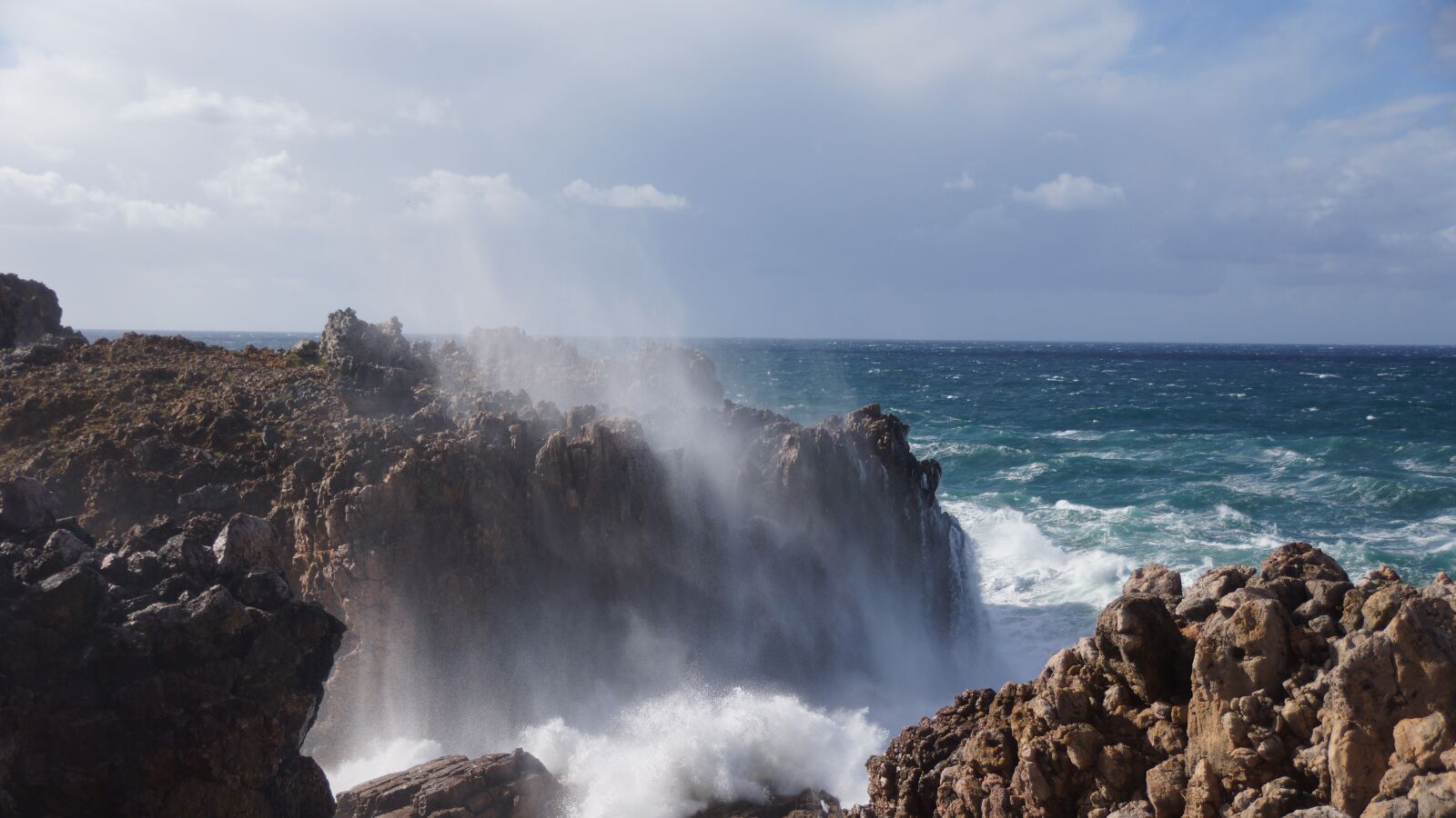 Sony DT 18-250mm F3.5-6.3 sample photo. Algarve, coast, wave photography