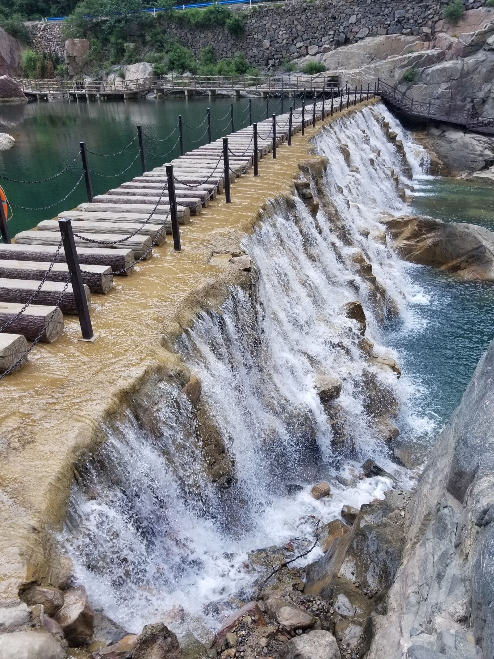 Samsung Galaxy S8+ sample photo. Falls, plank, reservoir photography