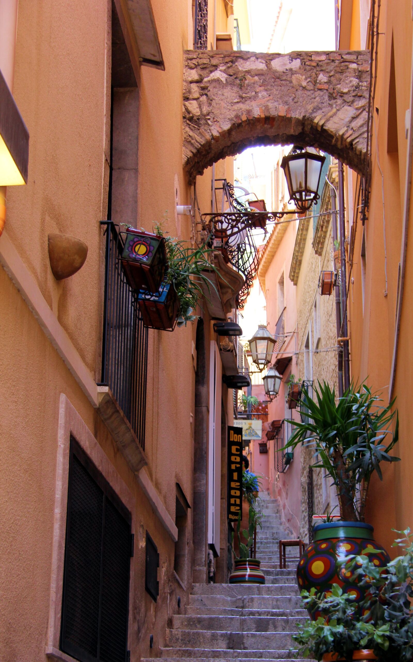 Canon EF-S 17-85mm F4-5.6 IS USM sample photo. Sicily, italia, kamienica photography