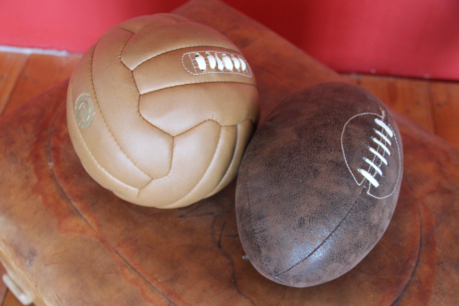 Canon EF-S 18-135mm F3.5-5.6 IS sample photo. Ball, balls, retro photography