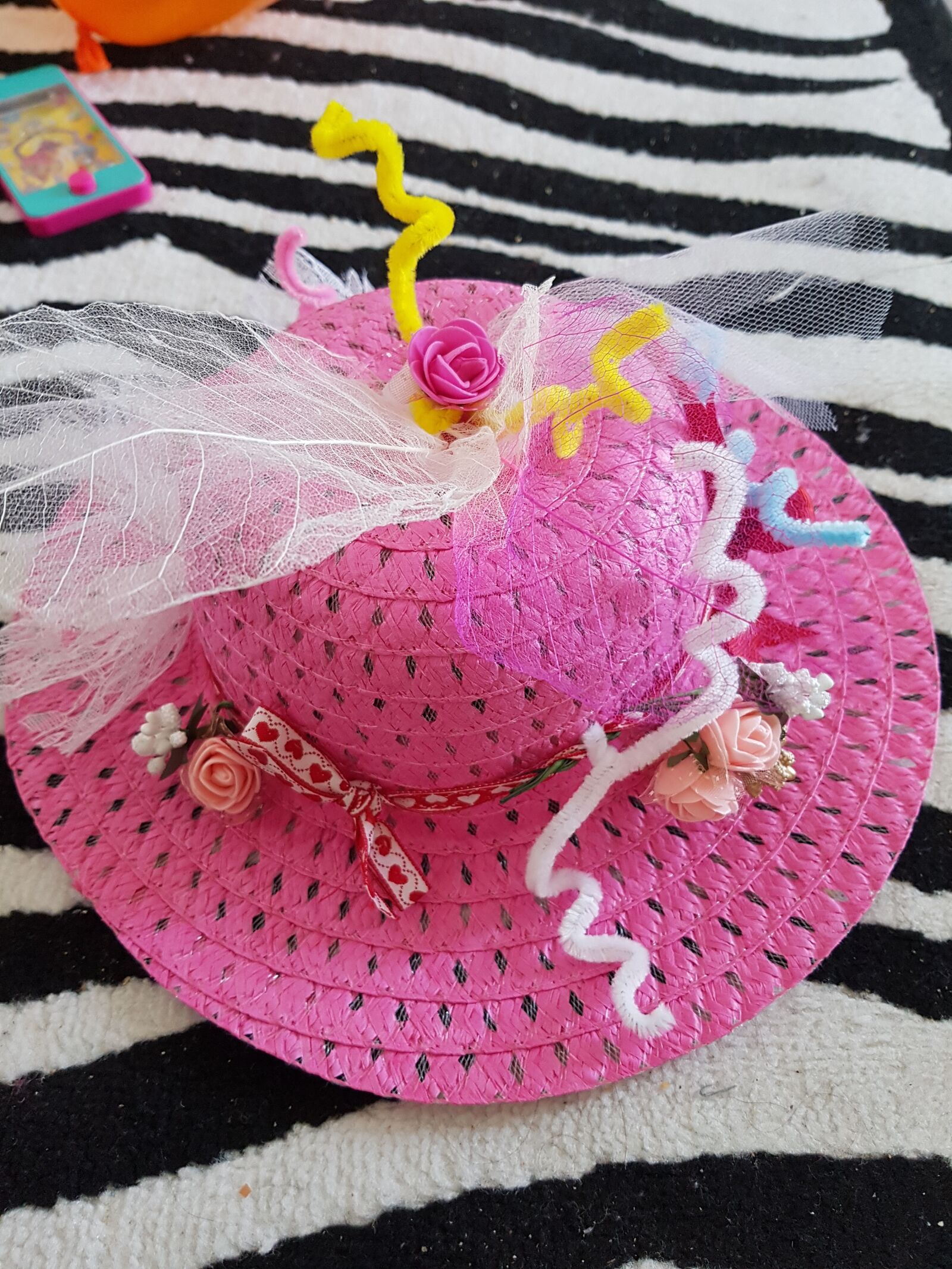 Samsung Galaxy S7 Edge sample photo. Easter hat, easter creation photography