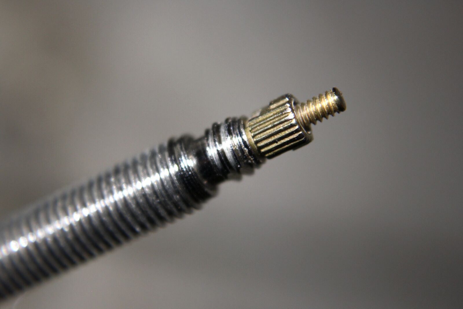 f/3.5-5.6 IS sample photo. Metal, screw, device, machine photography