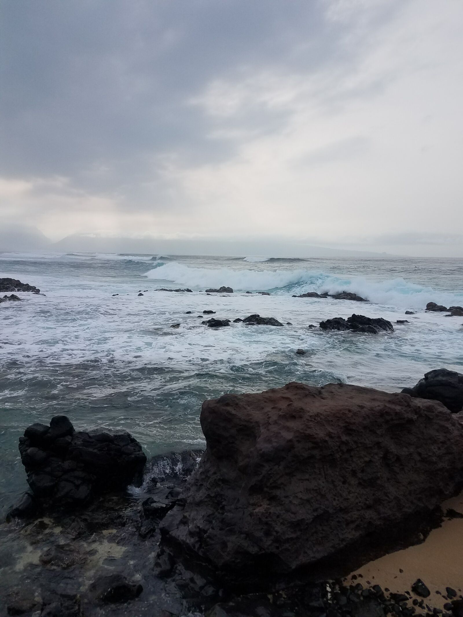 Samsung Galaxy S7 Edge sample photo. Beach, rocks, waves photography