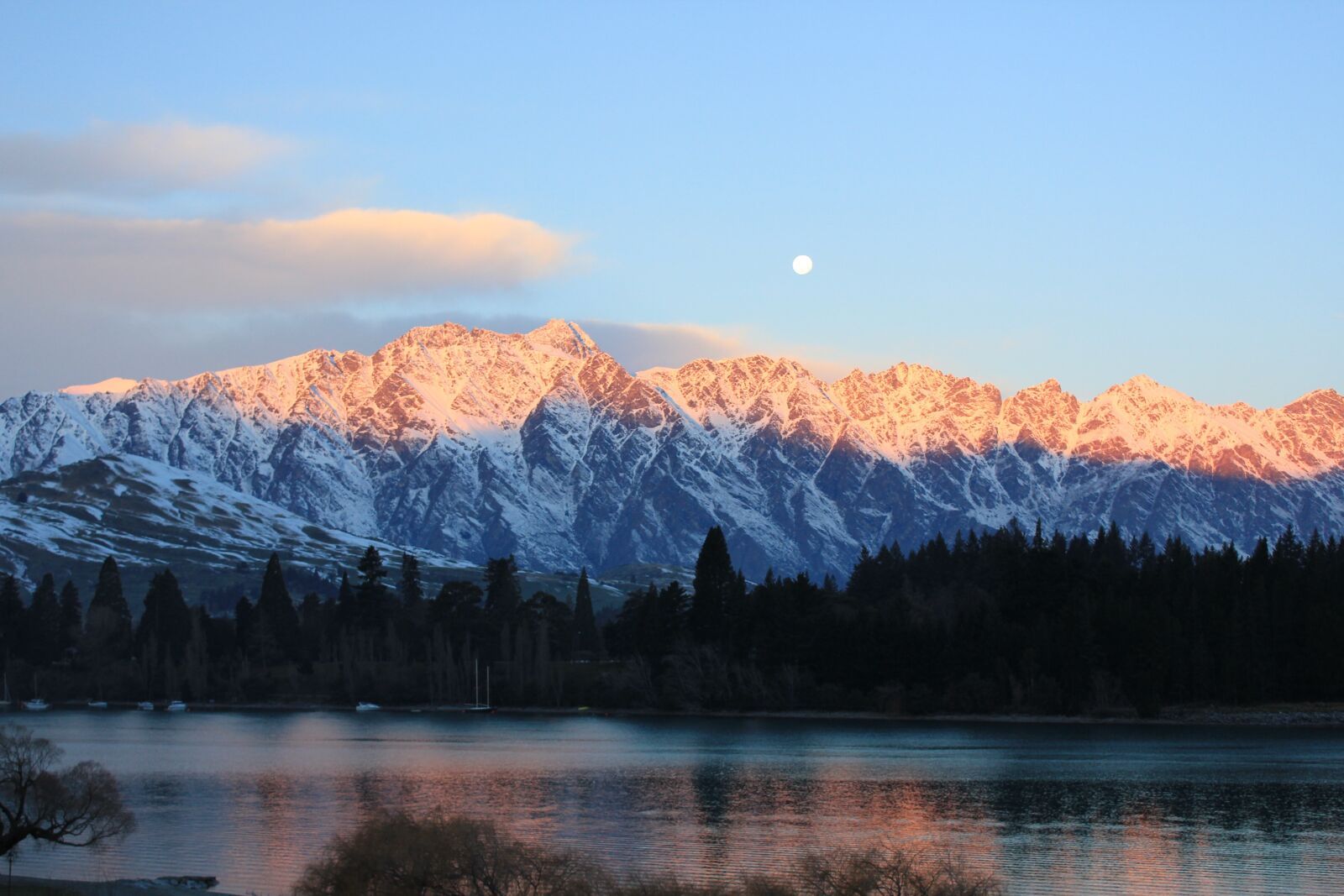 Canon EOS 550D (EOS Rebel T2i / EOS Kiss X4) sample photo. Queenstown, new zealand, lakeside photography
