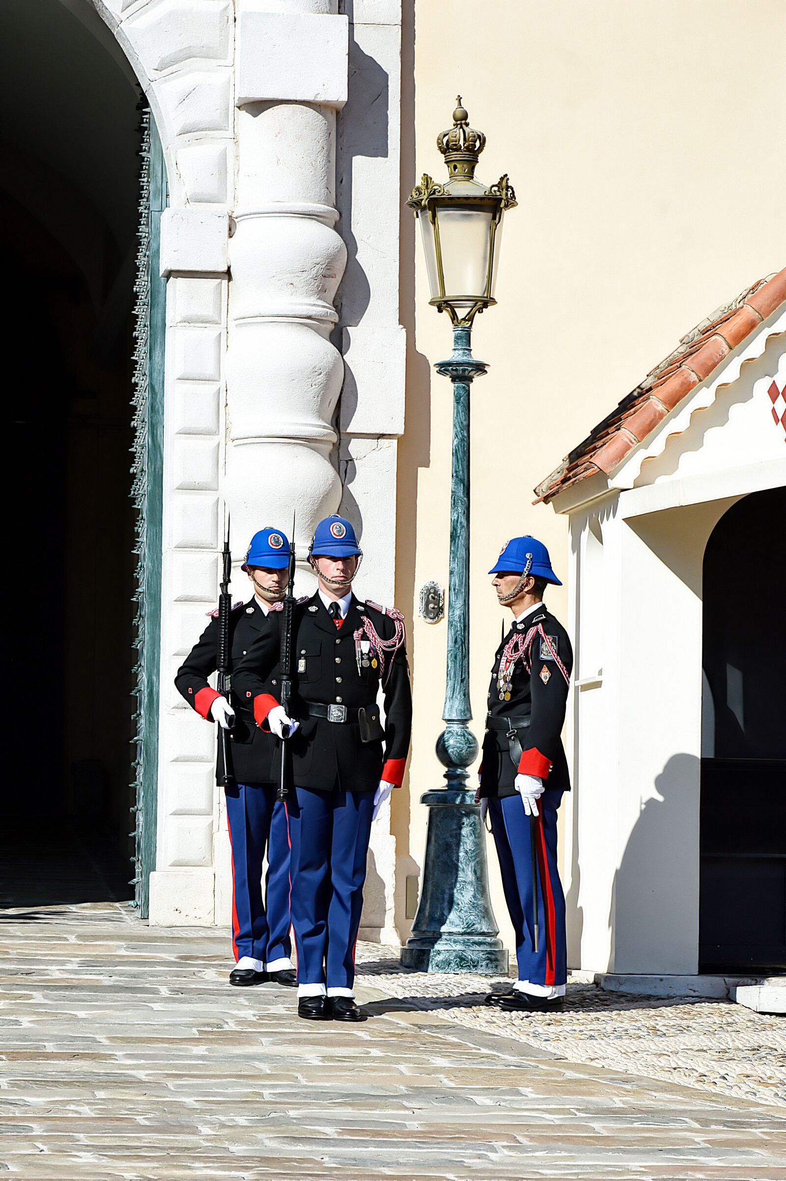 Nikon D3200 sample photo. Guard, changing of the photography