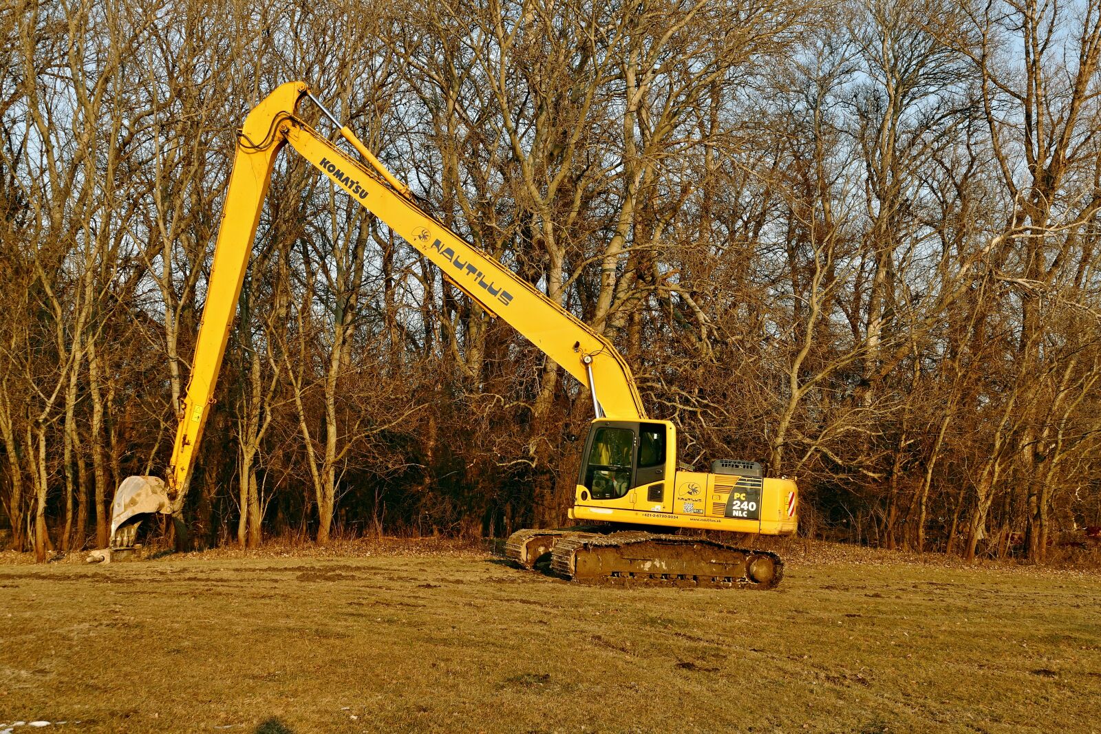 Panasonic Lumix DMC-FZ1000 sample photo. Excavator, machine, technique photography